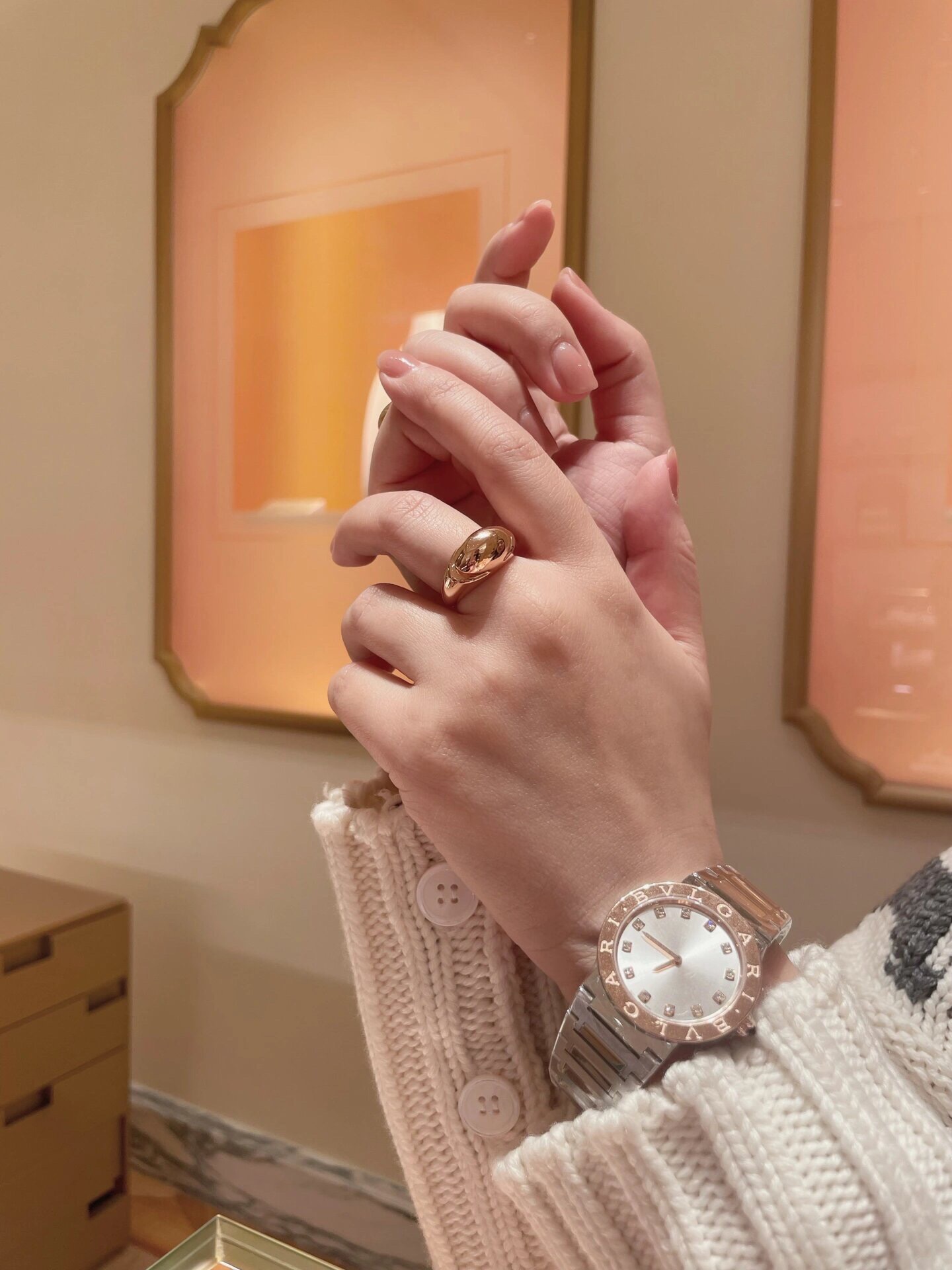 Luxurious 18K Gold Ring in CABOCHON Series with Roman-inspired Design - 图片 8