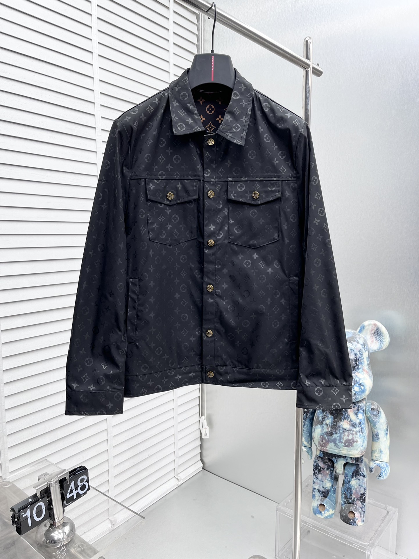 NO:521786,1v* 2025ss Spring new men's jacket, counter custom fabrics are breathable and comfortable, impeccable details, brand elements design concept, reflect high quality, delicate and soft feel, casual cut, and the upper body style is superb. Number of sizes M~3XL,, jackets & coats, jackets & coats, alexander wang198609091v* 2025ss春季新款男士夹克外套,专柜定制面料透气舒适度高,细节无可挑剔,品牌元素设计理念,体现高品质,手感细腻柔软呈现休闲裁剪,上身版型超赞 码数M～3XL,,jackets & coats,jackets & coats,alexander wang,Men's clothing