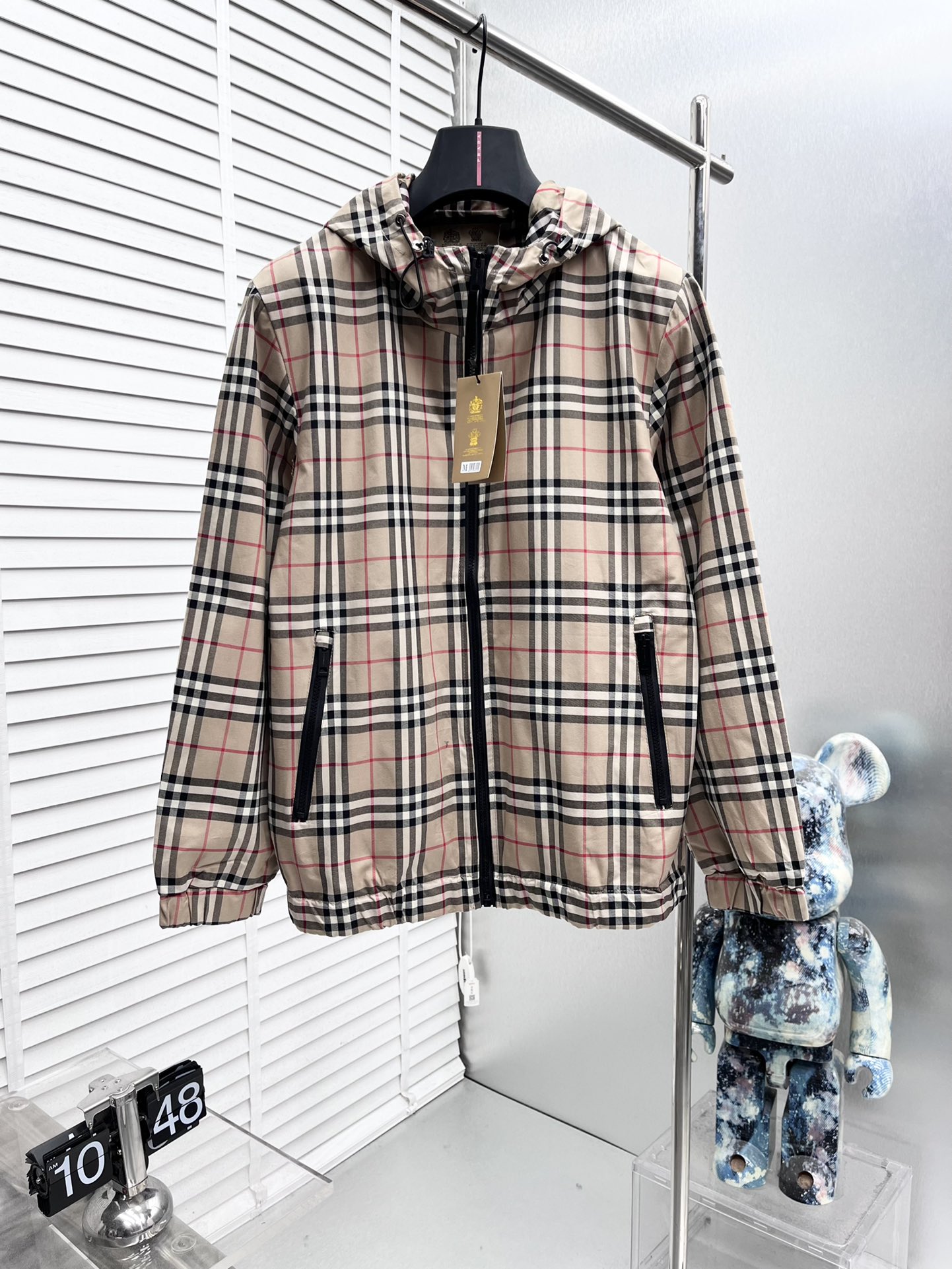 NO:521798,BBR* 2025 spring new men's jacket, counter custom fabrics are breathable and comfortable, impeccable details, brand elements design concept, reflect high quality, delicate and soft feel, casual cut, and the upper body style is superb. Number of sizes M~3XL,, jackets & coats, jackets & coats, alexander wang19860909BBR* 2025春季新款男士夹克外套,专柜定制面料透气舒适度高,细节无可挑剔,品牌元素设计理念,体现高品质,手感细腻柔软呈现休闲裁剪,上身版型超赞 码数M～3XL,,jackets & coats,jackets & coats,alexander wang,Men's clothing