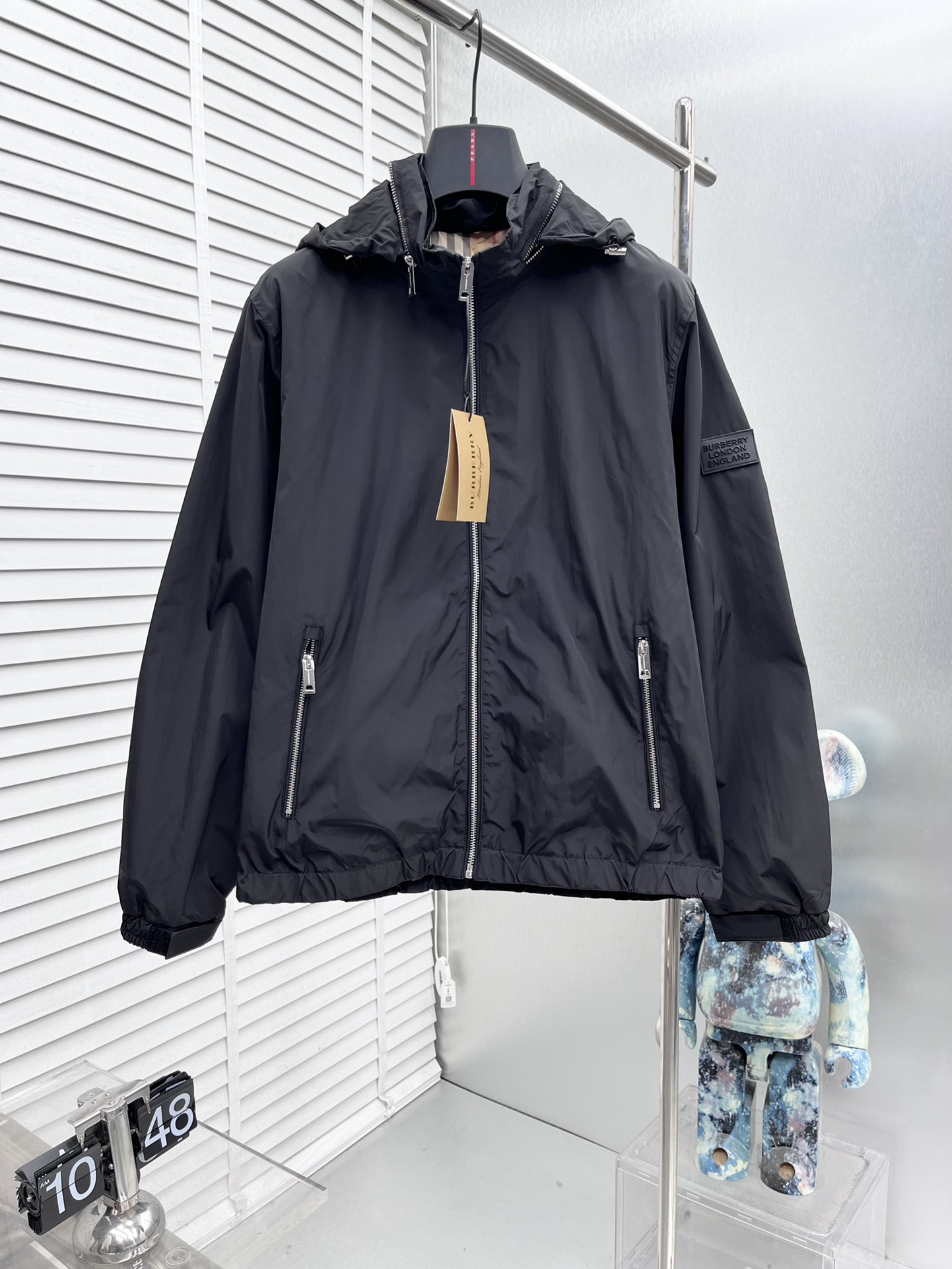 NO:521801,BBR* 2025ss Spring new men's jacket, counter custom fabrics are breathable and comfortable, impeccable details, brand elements design concept, reflect high quality, delicate and soft feel, casual cut, and the upper body style is superb. Number of sizes M~3XL,, jackets & coats, jackets & coats, alexander wang19860909BBR* 2025ss春季新款男士夹克外套,专柜定制面料透气舒适度高,细节无可挑剔,品牌元素设计理念,体现高品质,手感细腻柔软呈现休闲裁剪,上身版型超赞 码数M～3XL,,jackets & coats,jackets & coats,alexander wang,Men's clothing