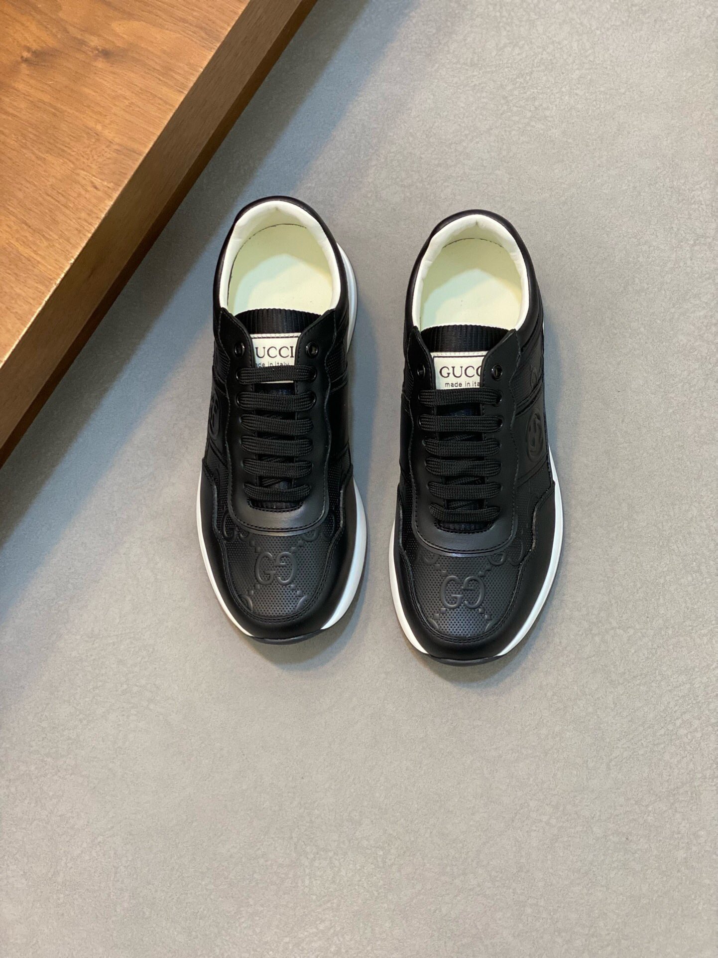 NO:219391,Brand G U C C I Color Original Color Number 38-44 Customized 45 Price Material Guqi Top-notch · Original Individual Product!  Premium and trendy men's sports and casual shoes!  A unique personality!  The upper is made of imported cowhide with Guqi printed logo spliced ​​cowhide inner lining. The original molded sole is high-quality and worthy of possession. Guqi casual shoes, cowhide19860909品牌G U C C I 颜色原版配色 码数38-44定做45 价格 材质古奇顶级·原单货！精品好货潮男运动休闲鞋！与众不同的个性！鞋面采用进口牛皮搭配古奇印花logo拼接牛皮内里 原版开模大底、高品质值得拥有,古奇 休闲鞋,cowhide,Men's shoes