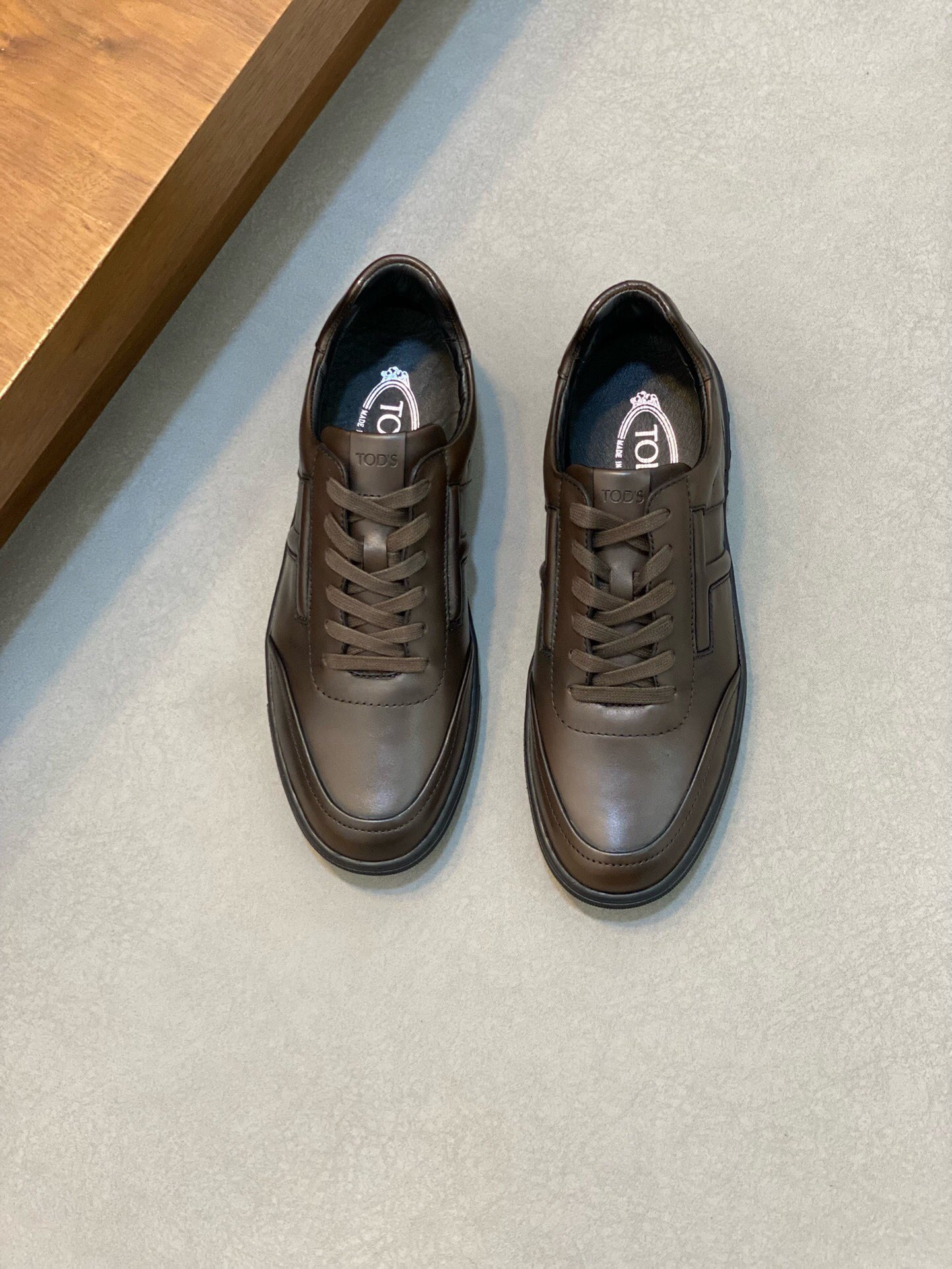 NO:217438,Brand TOD'S color original color matching Size 38-44 Customized 45 Price Material Todds Men's New Casual Shoes This TOD'S sneakers attract attention with a novel design, and rubber beans show the traditional elements of the brand. Suede leather is made of smooth leather, and the seam fabric is soft to the touch, and the side is decorated with TOD'S logo. Upper imported cowhide   cowhide mesh   rubber outsole, TOD'S casual shoes, Tod's, sneakers, cowhide19860909品牌TOD'S 颜色原版配色 码数38-44定做45 价格 材质托德斯男士 新款 休闲鞋 本款TOD'S 运动鞋以新颖设计吸引眼球,橡胶豆豆尽显品牌传统元素.绒面皮革拼光滑皮革制成,拼缝织物,触感柔软,侧边饰以TOD'S 标识. 鞋面进口牛皮 牛皮网里 橡胶大底,TOD'S 休闲鞋,Tod's,sneakers,cowhide,Men's shoes