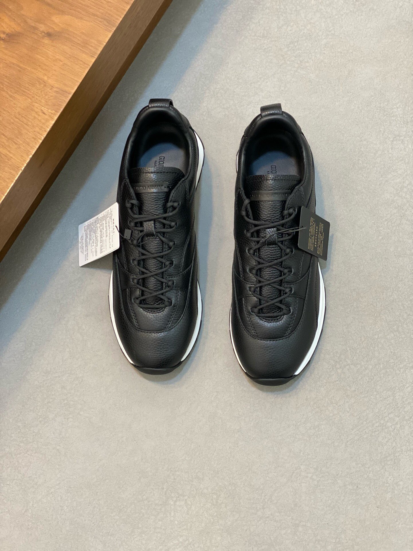 NO:218837,Brand ARMANI original color matching Number of 39-44 standard codes Price Material Armani new style casual shoes are boutique to create extremely high quality uppers with top layer cowhide, breathable cowhide inner cowhide footbed Original mold open sole Comfortable soft Lightweight Armani casual shoes, armani, armani, cowhide19860909品牌ARMANI 颜色原版配色 码数39-44标准码 价格 材质阿玛尼新款 休闲鞋精品打造极高质量 鞋面采用头层牛皮拼接 透气牛皮内里 牛皮垫脚 原版开模大底 舒适 柔软 轻便,阿玛尼 休闲鞋,armani,armani,cowhide,Men's shoes