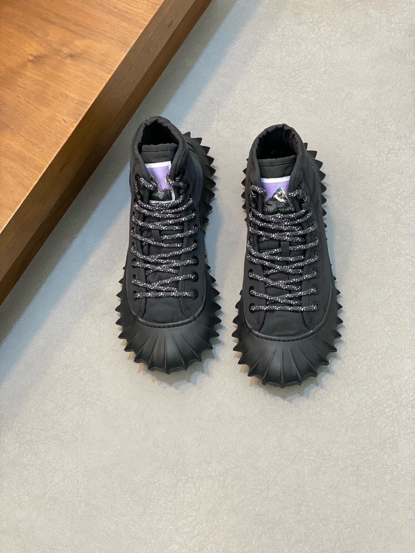 NO:218839,Brand BOTTEGA VENETA color original color matching code number 39-44 customized 38.45 price Material new style high top casual shoes!  High quality, real shot, simple design, rigorous workmanship, fine upper, soft cowhide, handmade to create a fashionable headline cowhide foot pad   breathable mesh inner lining original sole top foot fashionable atmospheric, BV casual shoes, bottega veneta, bottega veneta, cowhide19860909品牌BOTTEGA VENETA 颜色原版配色 码数39-44定做38.45 价格 材质宝缇嘉新款 高帮 休闲鞋！高质 实拍 简约设计做工严谨精细鞋面柔软牛皮手工制作打造出时尚头条牛皮垫脚 透气网布内里原版大底上脚时尚 大气,BV休闲鞋,bottega veneta,bottega veneta,cowhide,Men's shoes