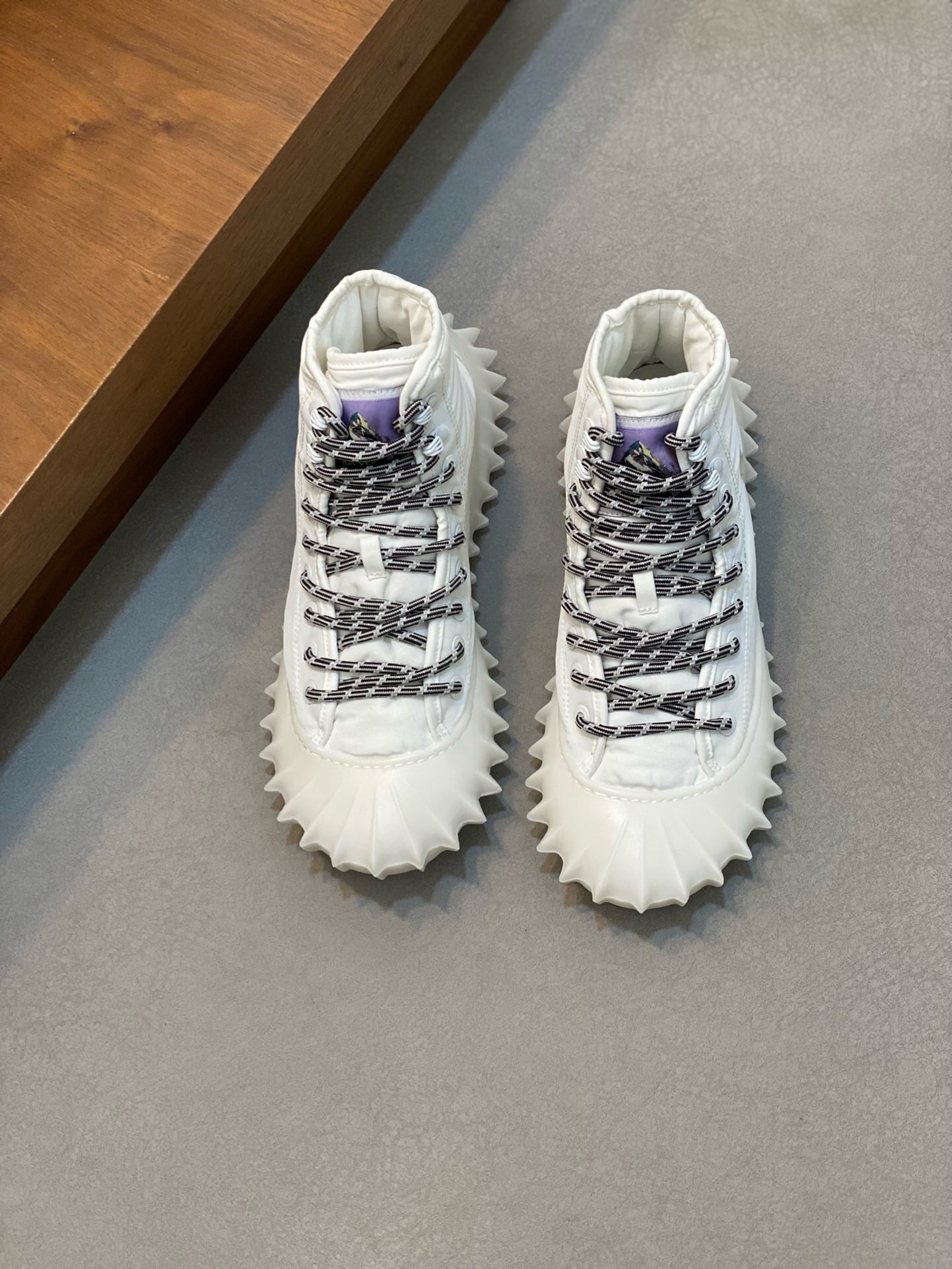 NO:217254,Brand BOTTEGA VENETA color original color matching code number 39-44 customized 38.45 price Material new style high top casual shoes!  High quality, real shot, simple design, rigorous workmanship, fine upper, soft cowhide, handmade to create a fashionable headline cowhide foot pad   breathable mesh inner lining original sole top foot fashionable atmospheric, BV casual shoes, bottega veneta, bottega veneta, cowhide19860909品牌BOTTEGA VENETA 颜色原版配色 码数39-44定做38.45 价格 材质宝缇嘉新款 高帮 休闲鞋！高质 实拍 简约设计做工严谨精细鞋面柔软牛皮手工制作打造出时尚头条牛皮垫脚 透气网布内里原版大底上脚时尚 大气,BV休闲鞋,bottega veneta,bottega veneta,cowhide,Men's shoes