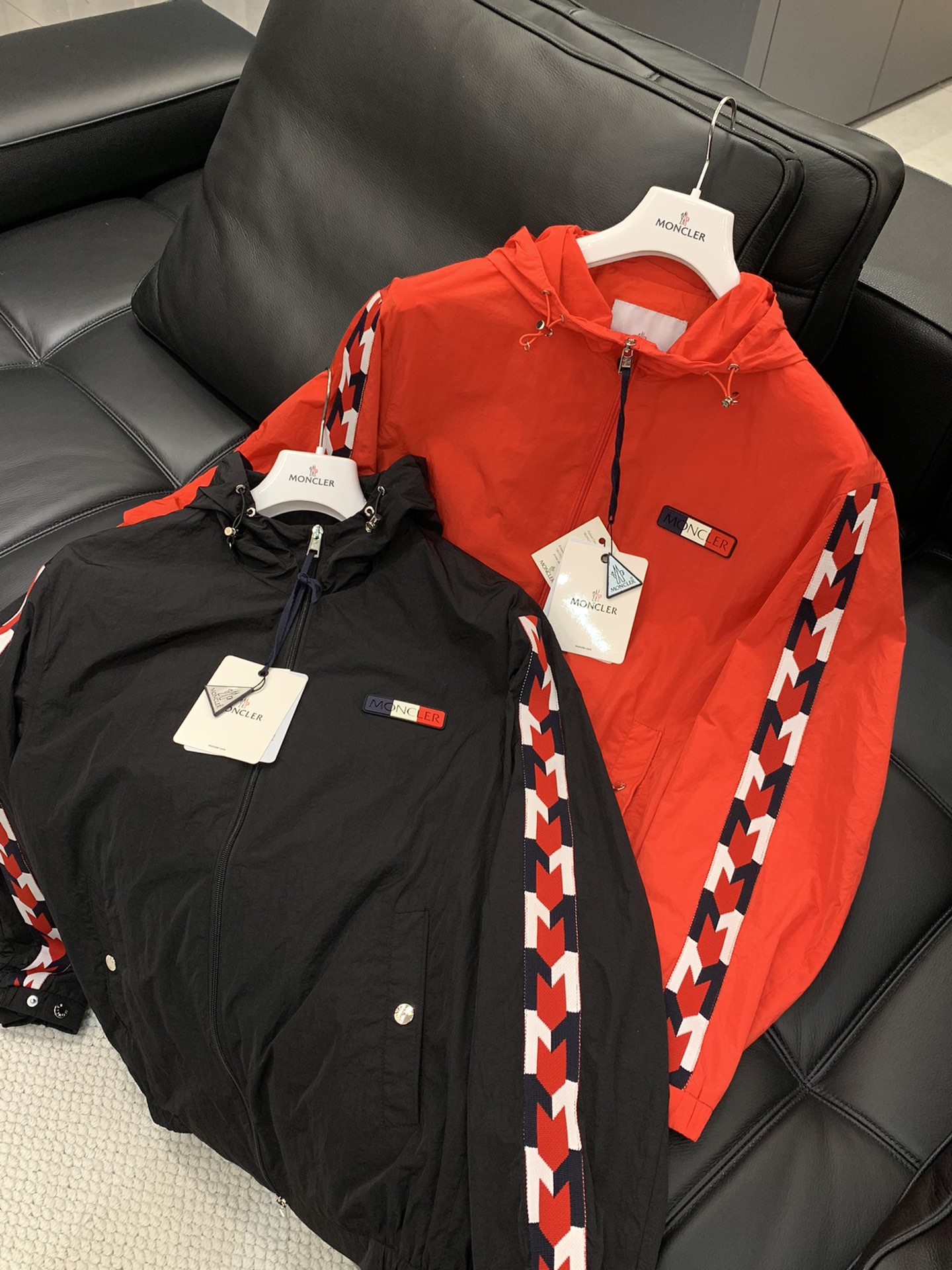 ，Moncler 蒙口，2025春季最新品，专柜同步有售，原单狠货，时尚休闲连帽外套，上身舒适！吸睛而有