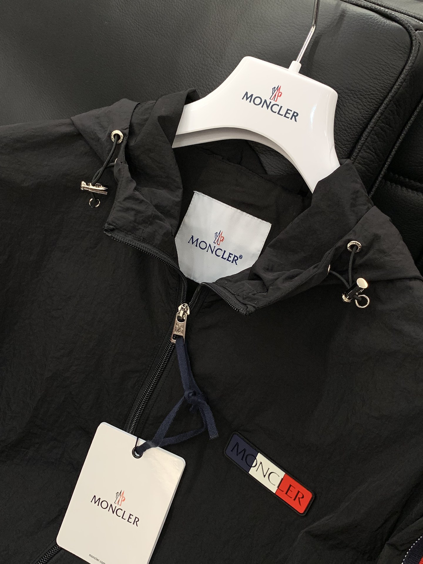 ，Moncler 蒙口，2025春季最新品，专柜同步有售，原单狠货，时尚休闲连帽外套，上身舒适！吸睛而有