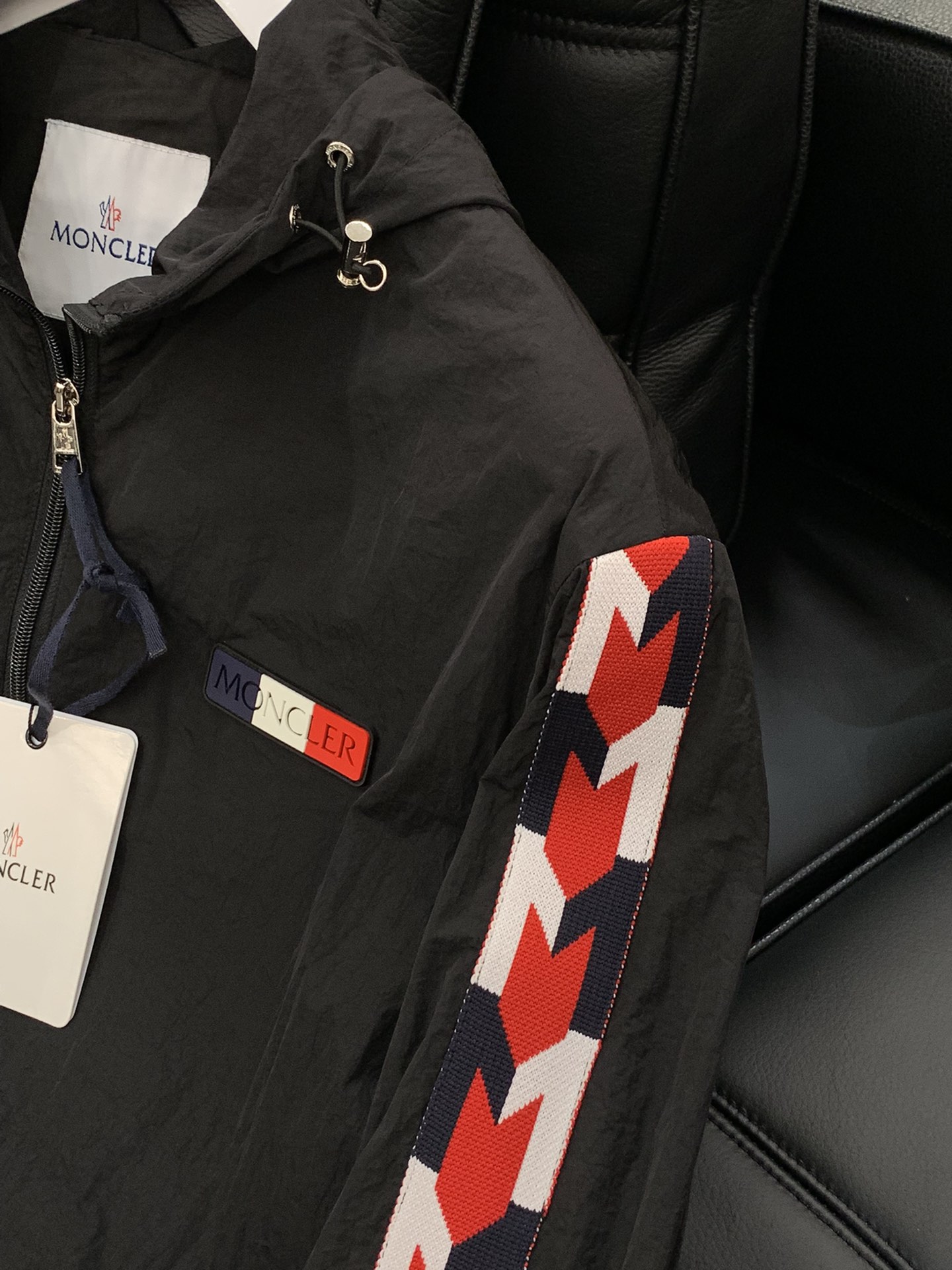，Moncler 蒙口，2025春季最新品，专柜同步有售，原单狠货，时尚休闲连帽外套，上身舒适！吸睛而有