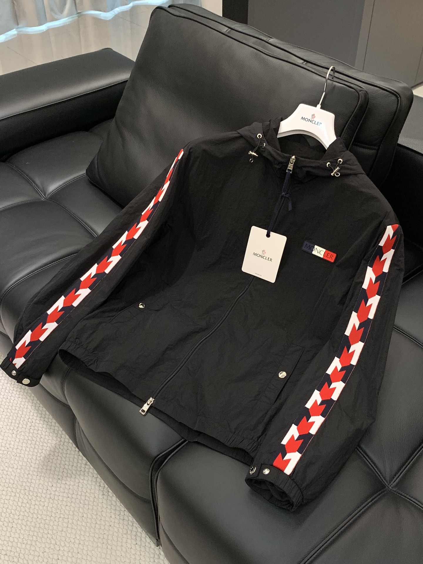 ，Moncler 蒙口，2025春季最新品，专柜同步有售，原单狠货，时尚休闲连帽外套，上身舒适！吸睛而有