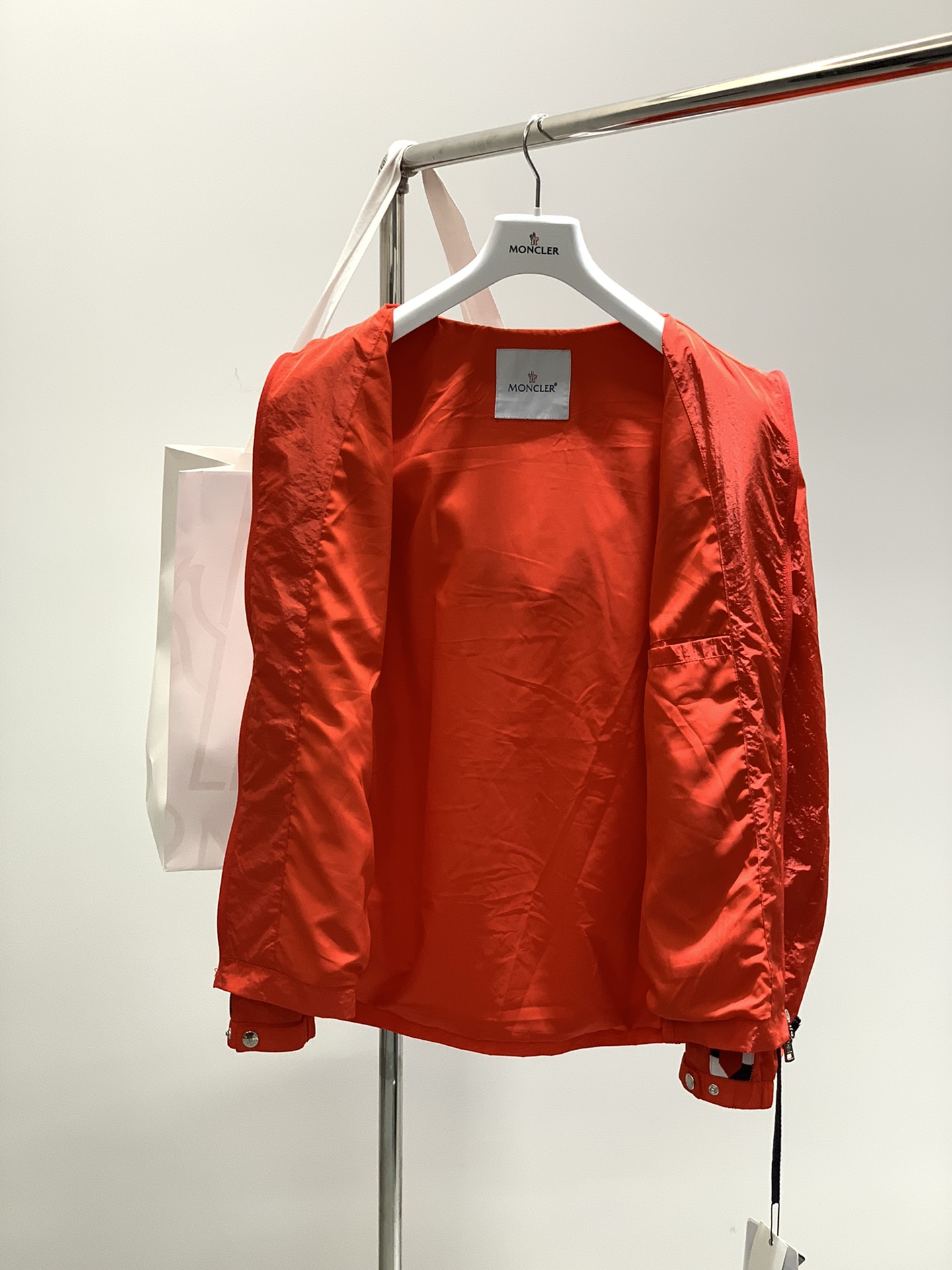 ，Moncler 蒙口，2025春季最新品，专柜同步有售，原单狠货，时尚休闲连帽外套，上身舒适！吸睛而有