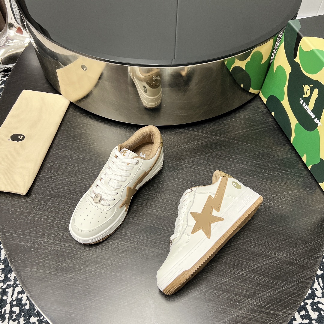 A BATHING APE Revives Classic BAPE STA Sneakers with New Colorful Versions - 图片 3