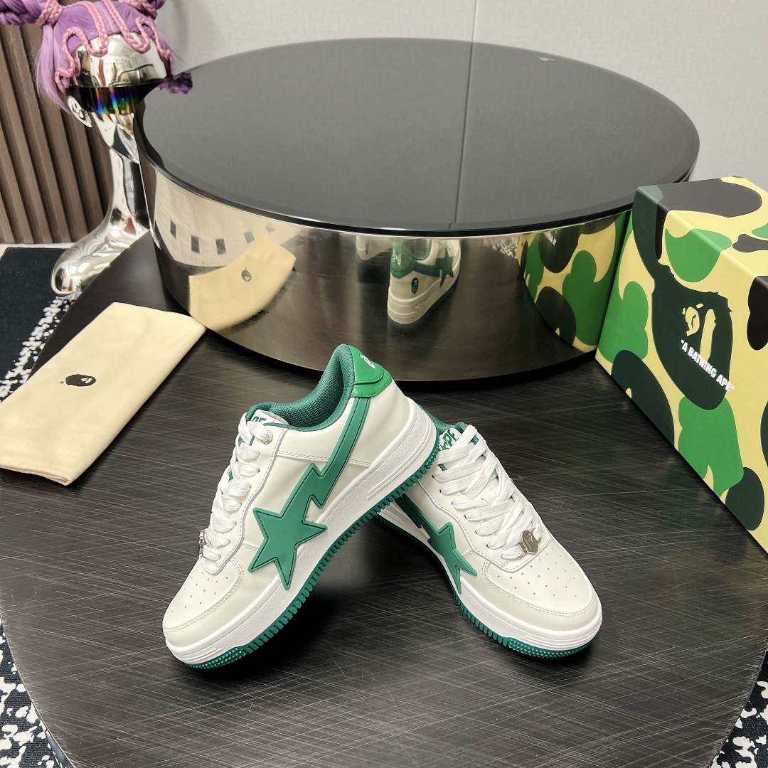 A BATHING APE: Classic BAPE STA Sneakers Return with Vibrant Colors - 图片 2