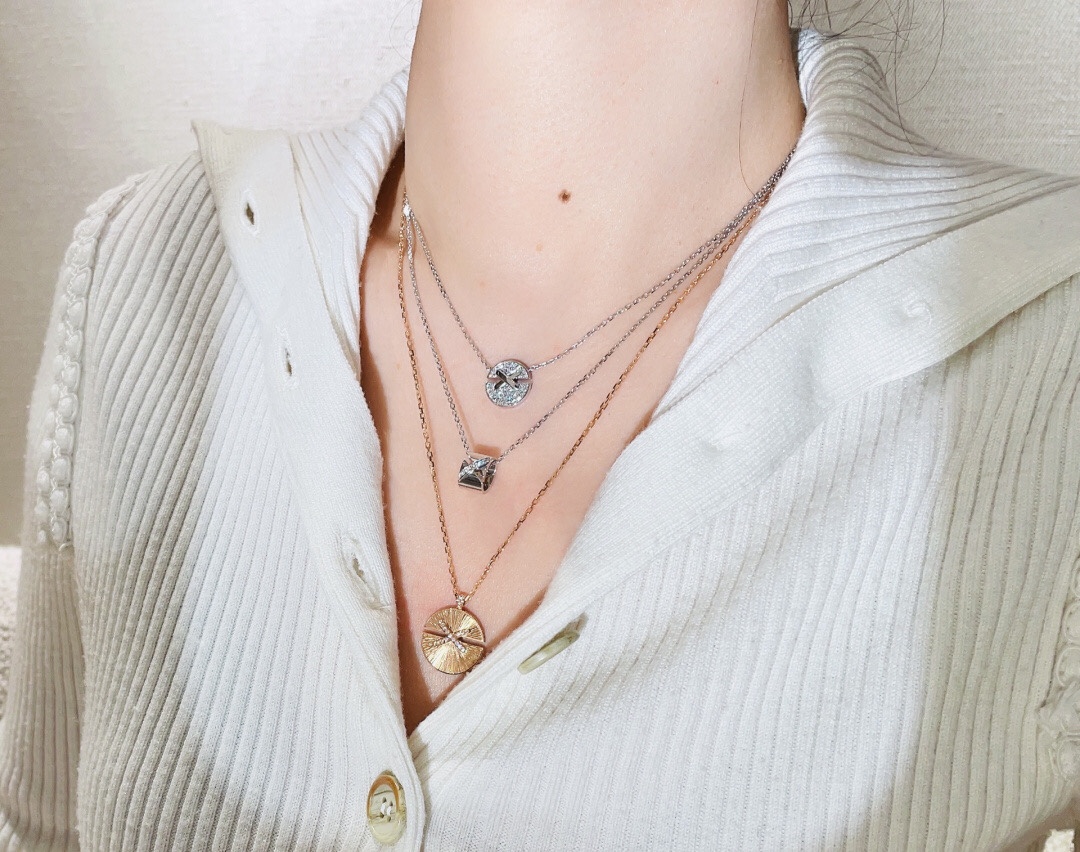 Luxurious 18K Gold Laser Cross Necklace with Unique Design and Fine Craftsmanship - 图片 7