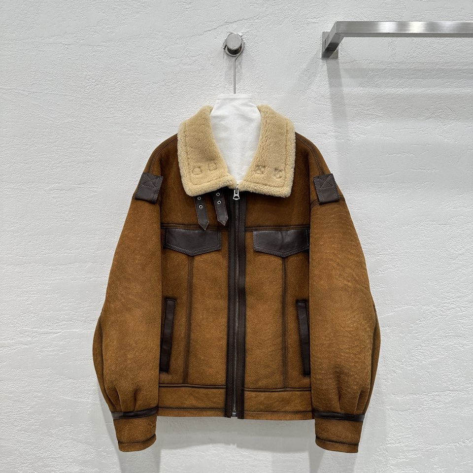 NO:660626,The exclusive first release of high-end original quality AC*E Studio25 new autumn and winter products. The official website simultaneously exclusively customizes deerskin velvet Merino motorcycle fur all in one!  Couple model, exclusive custom-made suede surface craftsmanship, retro color rubbing, imported Merino grained fur all in one!  The hair is full, thick and grainy!  It feels delicate and soft, and the upper body is super warm. Original customized motorcycle style, simple and elegant!  The deconstructed tailoring design concept is fashionable and handsome. The classic motorcycle style is versatile and easy to match!  The stand-up lapel design keeps you warm without being bulky. Original customized hardware accessories, perfect workmanship and quality depends on the details!  Two colors S-XL M size bust 120, shoulder width 59, sleeve length 55, dress length 66., women's clothing, dior, chamois leather,  19860909独家首发高端原单品质AC*E Studio25秋冬新品 官网同步独家定制鹿皮绒美丽奴机车皮毛一体！情侣款 独家定制麂皮绒面工艺,复古擦色进口美丽奴颗粒皮毛一体！毛质饱满厚实,颗粒感满满！手感细腻软糯,上身超级保暖 原版定制机车版型,简单大气！解构主义剪裁设计理念时髦又帅气.经典机车版型百搭不挑人！立翻领设计保暖不臃肿.原版定制五金配件,完美做工品质看细节！两色S-XL M码胸围120,肩宽59,袖长55,衣长66.,女装,dior,chamois leather, ,Women's clothing