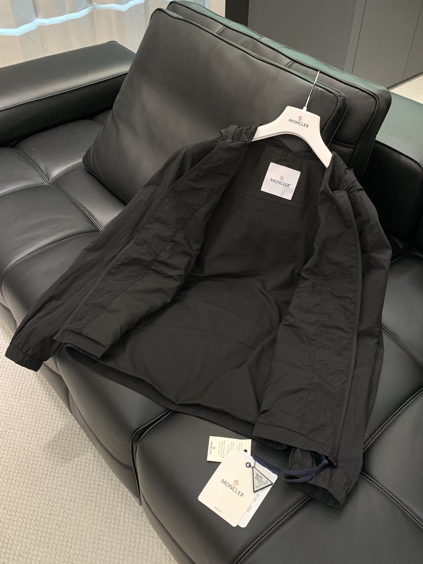 ，Moncler 蒙口，2025春季最新品，专柜同步有售，原单狠货，时尚休闲连帽外套，上身舒适！吸睛而有