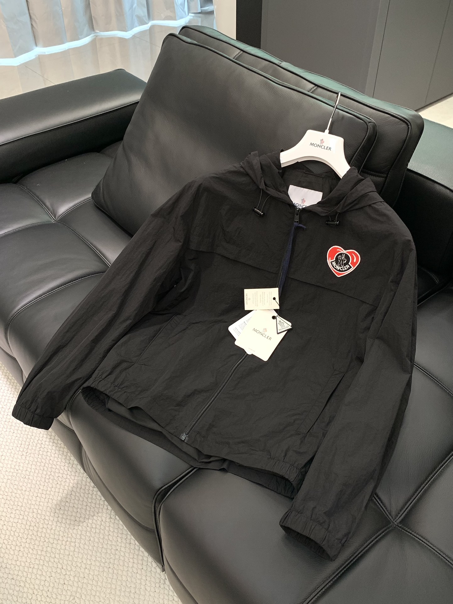 ，Moncler 蒙口，2025春季最新品，专柜同步有售，原单狠货，时尚休闲连帽外套，上身舒适！吸睛而有