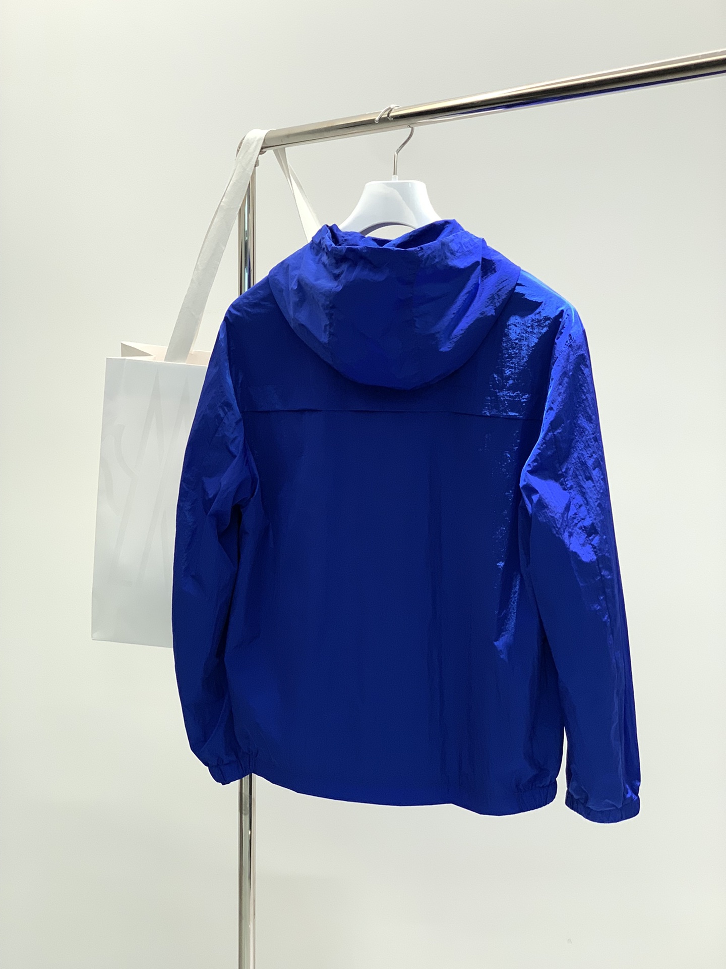  Moncler 蒙口，2025春季最新品，专柜同步有售，原单狠货，时尚休闲连帽外套，上身舒适！吸睛而有