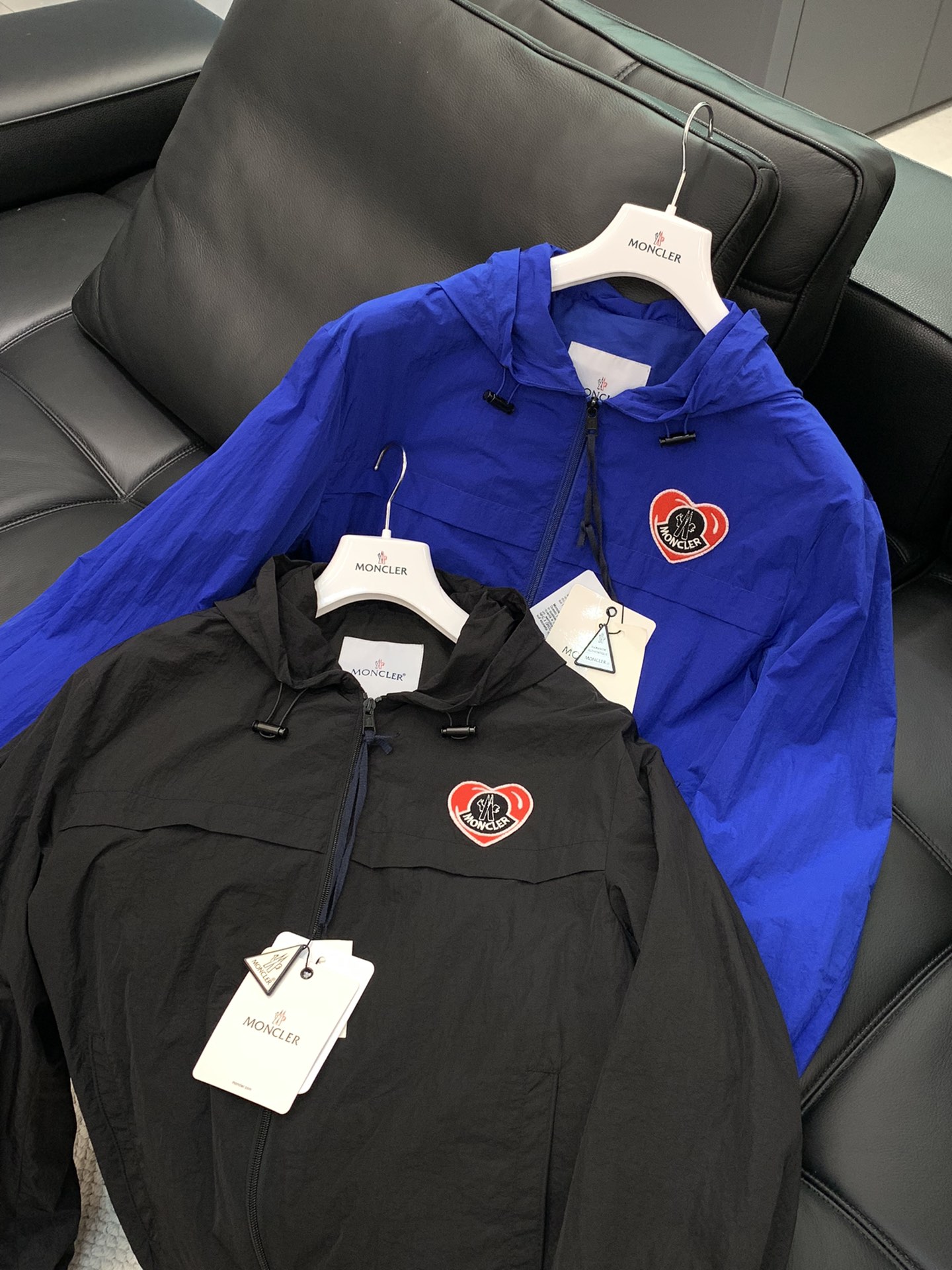  Moncler 蒙口，2025春季最新品，专柜同步有售，原单狠货，时尚休闲连帽外套，上身舒适！吸睛而有