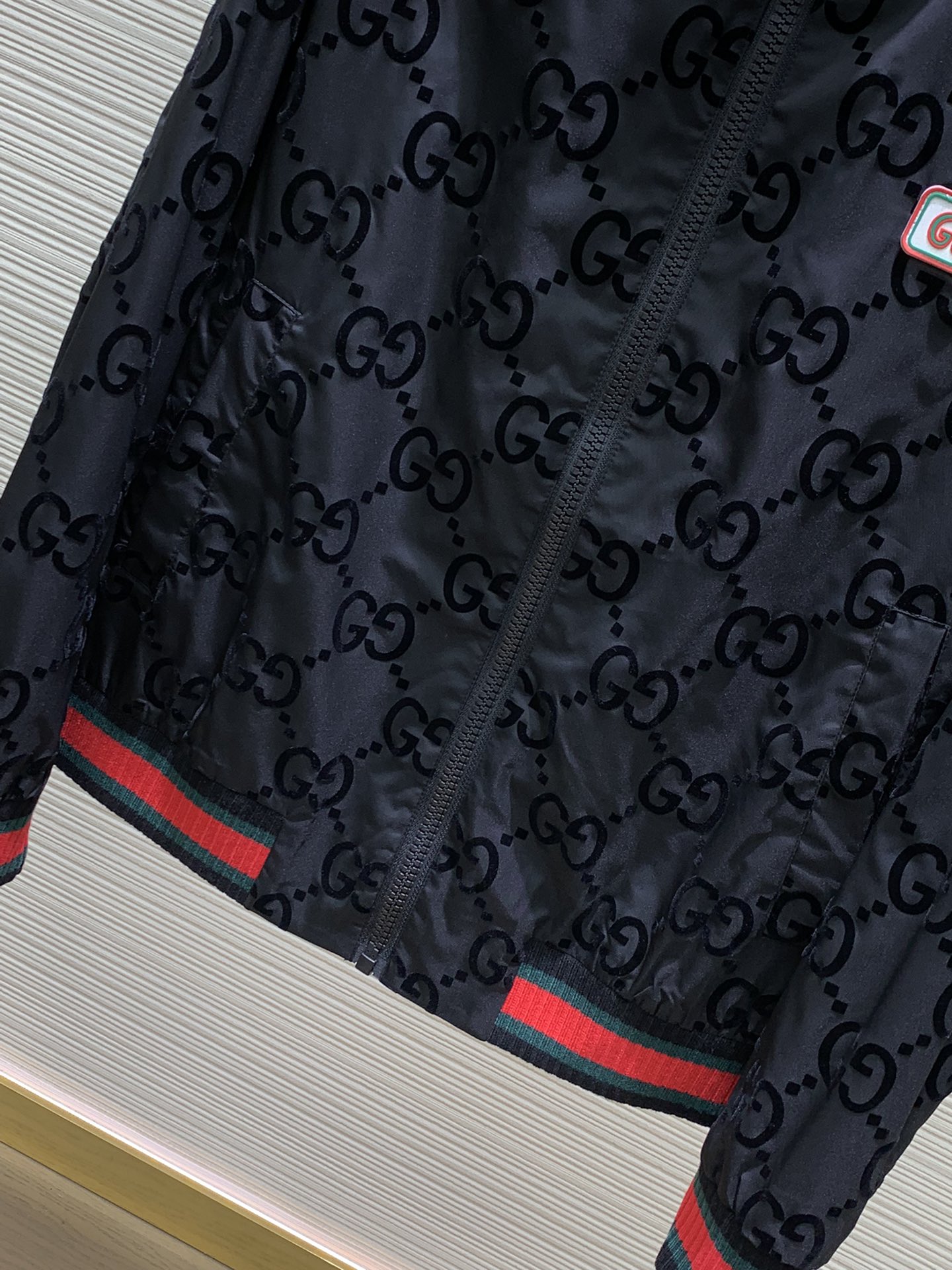 ，GUCCI 古驰 ，2025春季新品，时尚休闲立领外套，专柜同步有售，原单狠货，采用进口原版面料，顶级