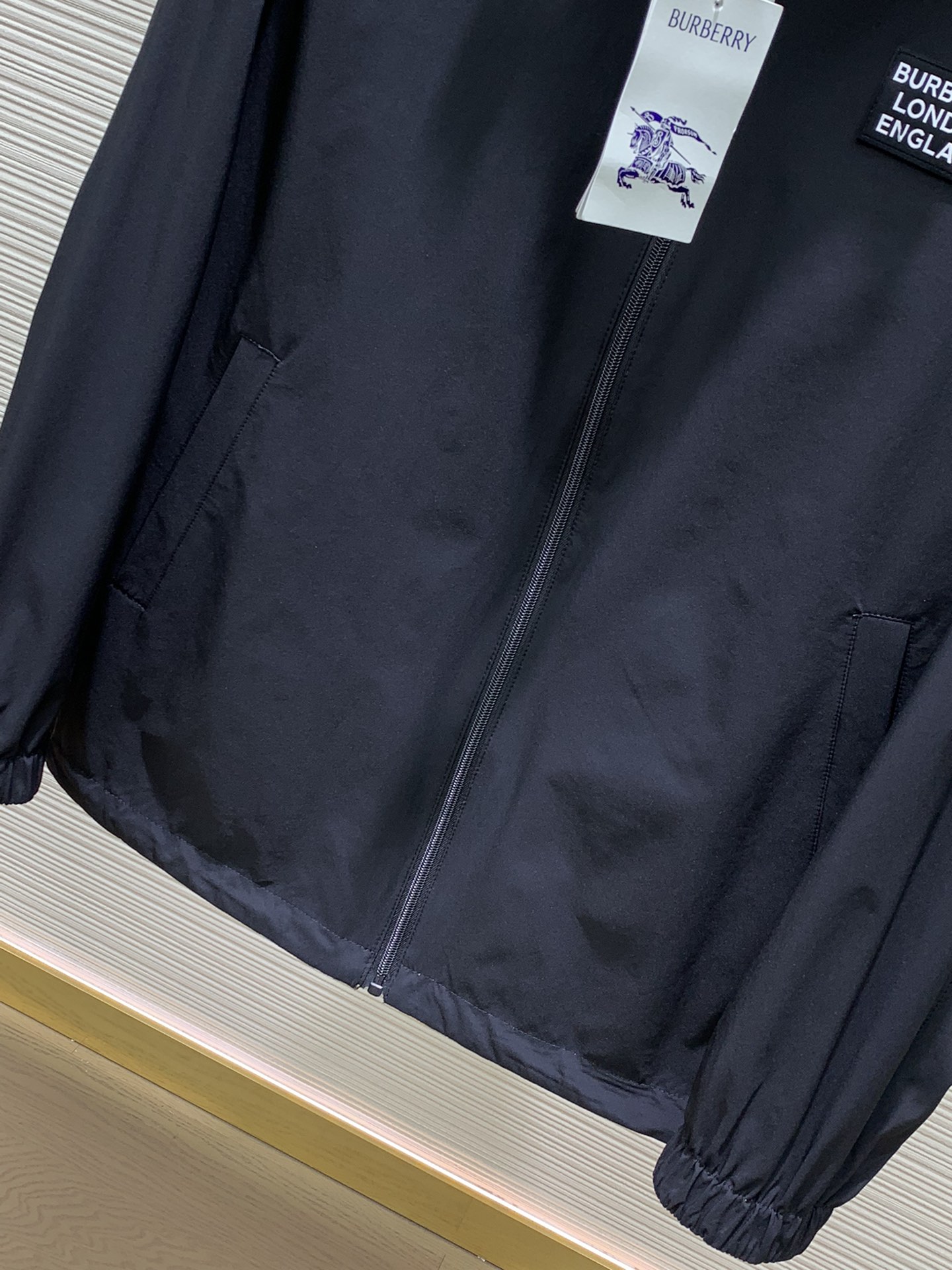 ，Burberry 巴宝莉，2025春季最新品，专柜同步有售，原单狠货，时尚休闲两面穿连帽外套，进口原版