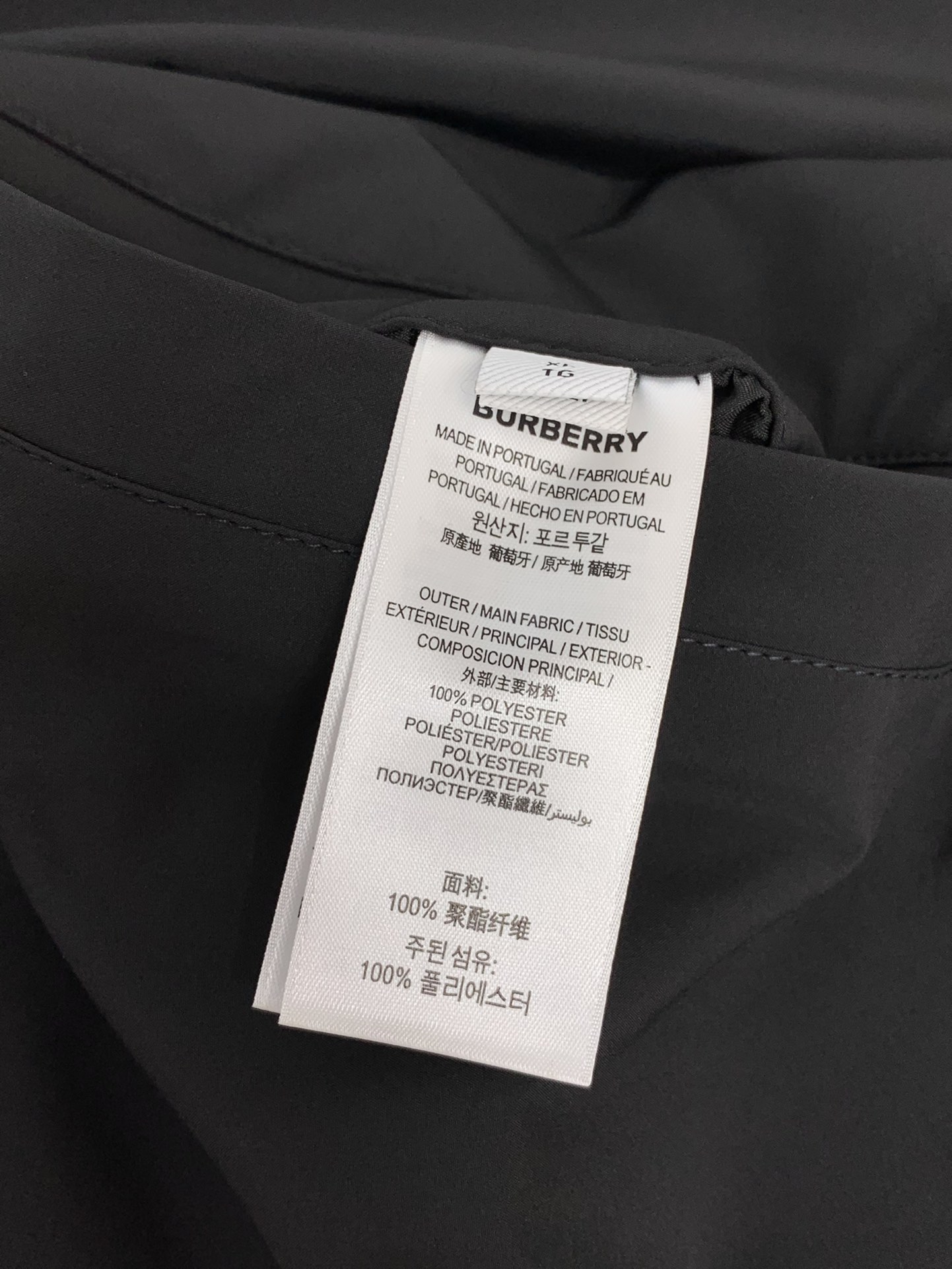 ，Burberry 巴宝莉，2025春季最新品，专柜同步有售，原单狠货，时尚休闲两面穿连帽外套，进口原版