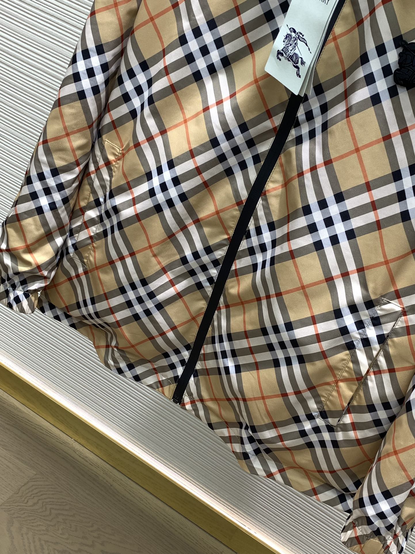 ，Burberry 巴宝莉，2025春季最新品，专柜同步有售，原单狠货，时尚休闲两面穿连帽外套，进口原版