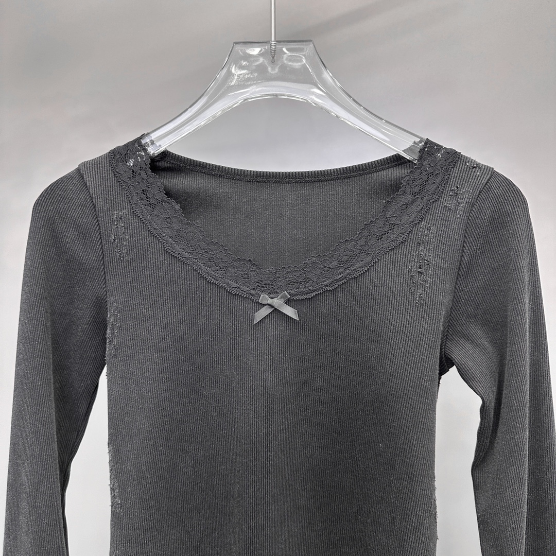 🌾NEW｜新款打底，坑条毛织面料，高弹力修身不紧身，胸前拼接蕾丝领口小细节，尺码Sml 「洗涤须知：建议