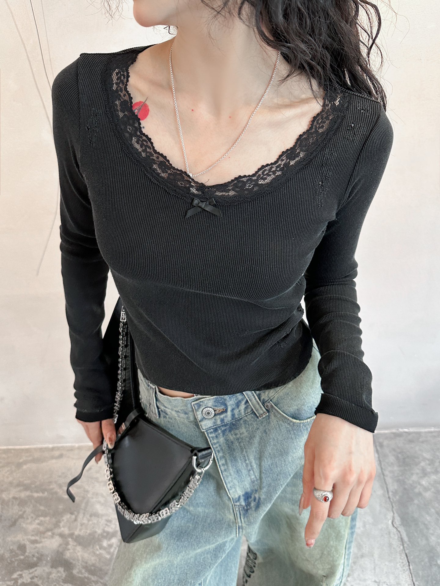 🌾NEW｜新款打底，坑条毛织面料，高弹力修身不紧身，胸前拼接蕾丝领口小细节，尺码Sml 「洗涤须知：建议