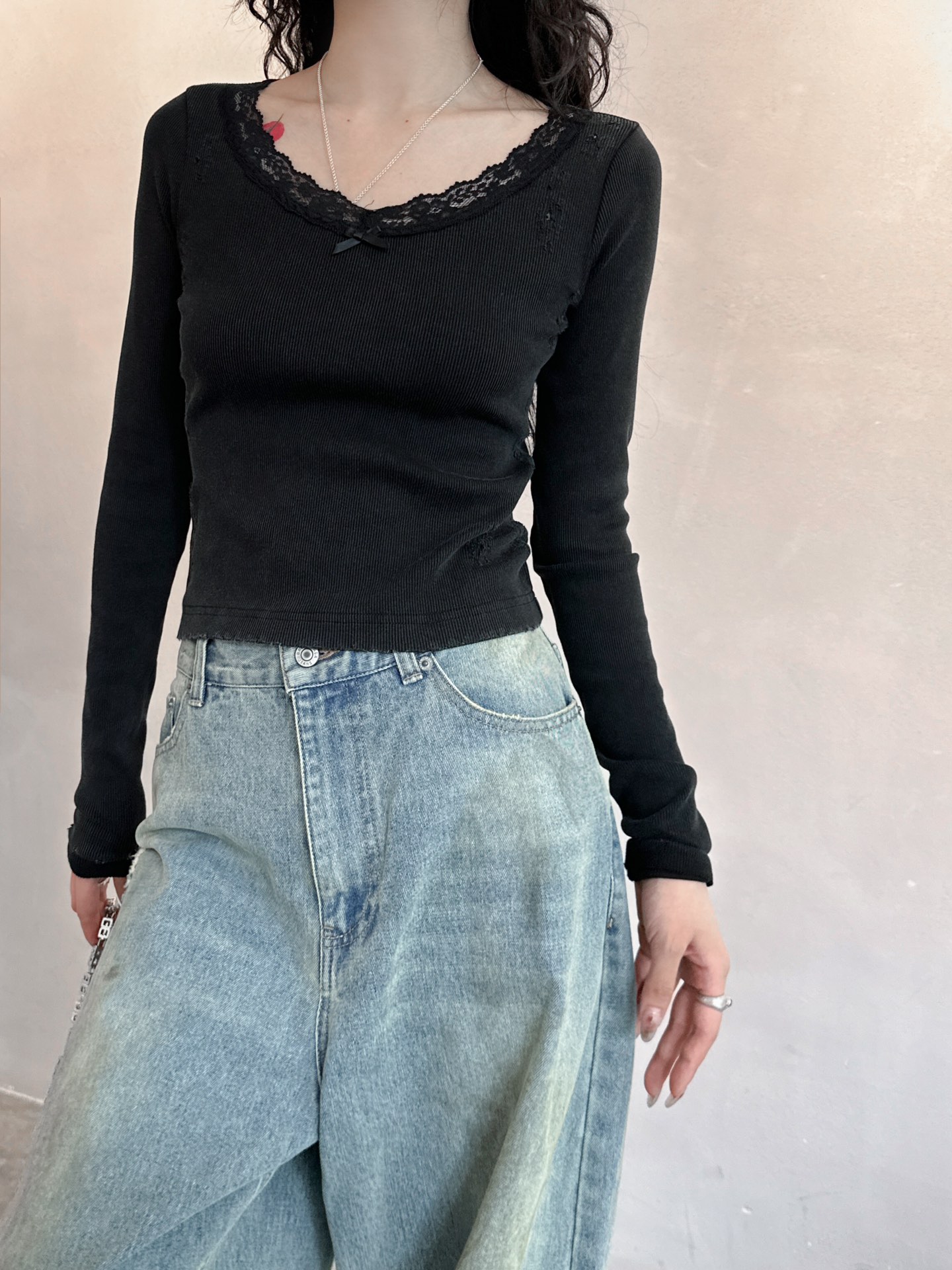 🌾NEW｜新款打底，坑条毛织面料，高弹力修身不紧身，胸前拼接蕾丝领口小细节，尺码Sml 「洗涤须知：建议