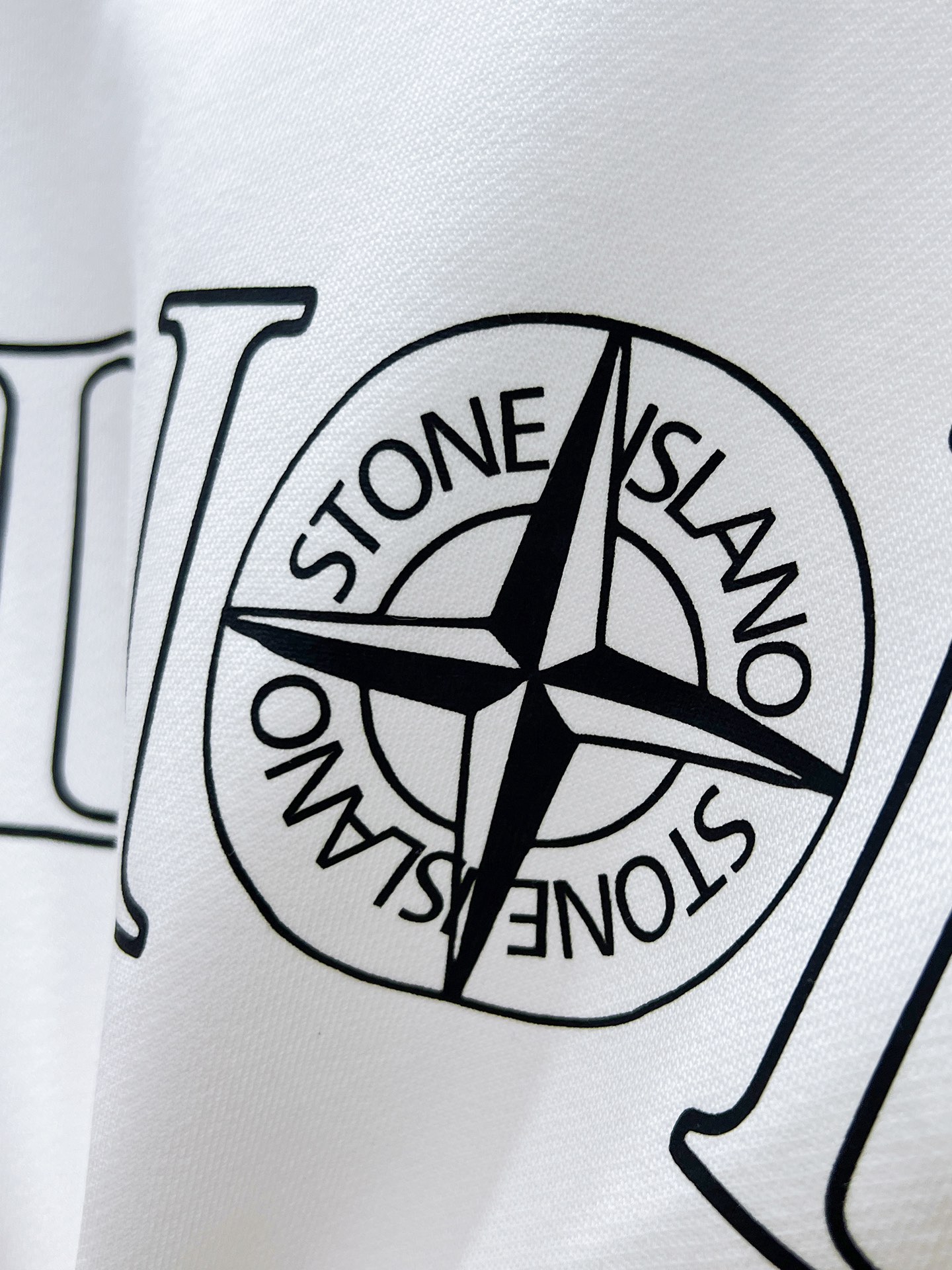 P105 迪奥  Dior  2025ss新款 长袖 圆领 卫衣，高端版本！专柜定制面料 透气舒适度高，细节无可挑剔，品牌元素设计理念，体现高品质。手感细腻柔软！呈现休闲裁剪，上身版型超赞！🐉码数：XS S M L 