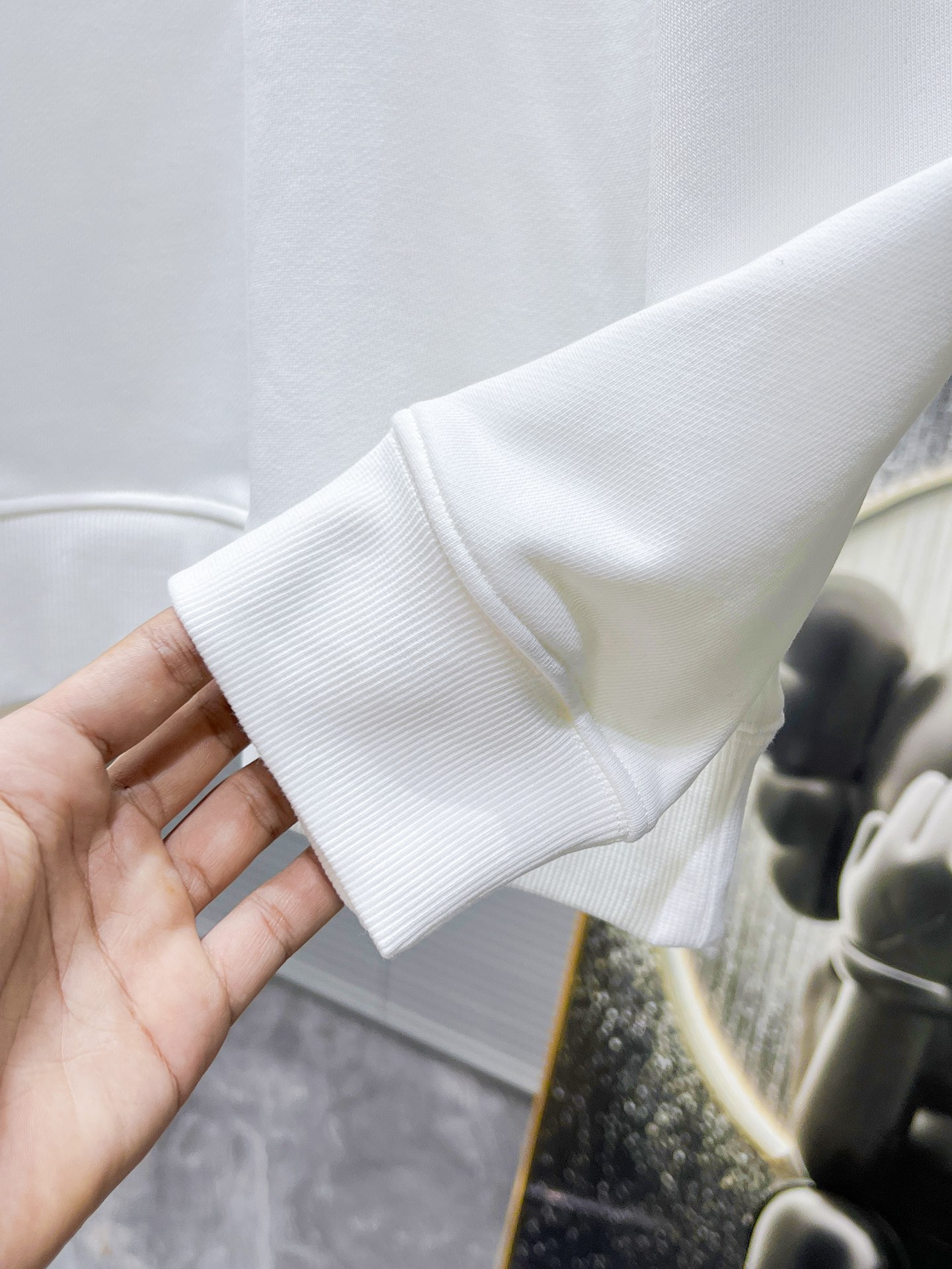 P105 迪奥  Dior  2025ss新款 长袖 圆领 卫衣，高端版本！专柜定制面料 透气舒适度高，细节无可挑剔，品牌元素设计理念，体现高品质。手感细腻柔软！呈现休闲裁剪，上身版型超赞！🐉码数：XS S M L 