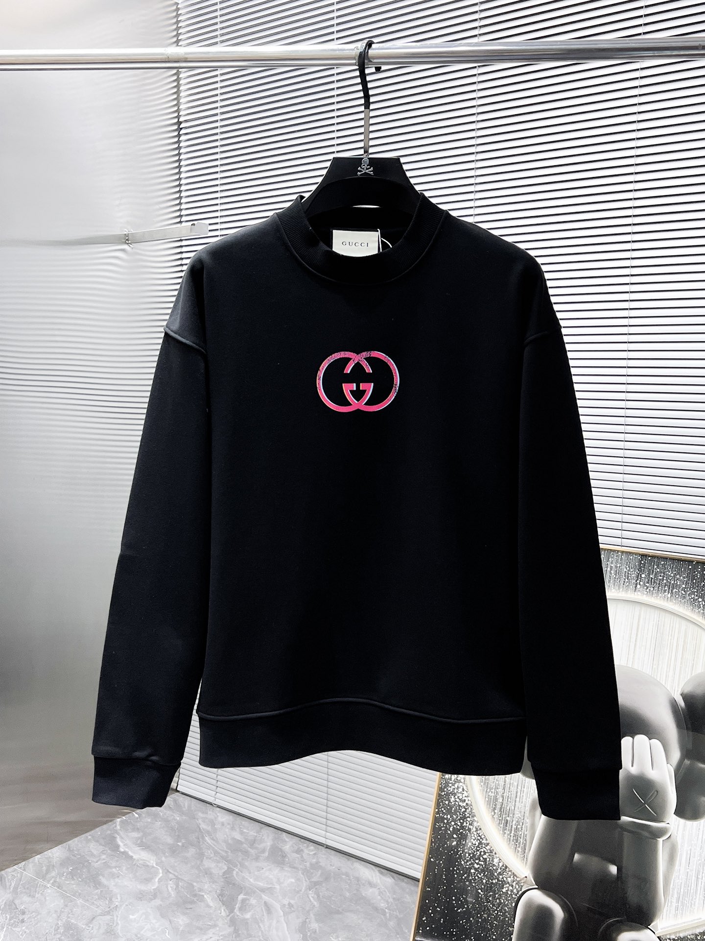 NO:123928,Support the New Year's Return to the Guqi GUCCIss Early Autumn New Model, Long Sleeve Round Neck Sweatshirt, High-end Version!  Customized fabrics for counters are breathable and comfortable, with impeccable details, and the brand element design concept reflects high quality. The feel is delicate and soft!  It is casually cut, with a great upper body style!  Code number M-3XL, gucci, hoodie, sweatshirts, alexander wang19860909支持年后退换古奇 GUCCIss早秋新款 长袖 圆领 卫衣,高端版本！专柜定制面料 透气舒适度高,细节无可挑剔,品牌元素设计理念,体现高品质.手感细腻柔软！呈现休闲裁剪,上身版型超赞！码数M-3XL,,gucci,hoodie,sweatshirts,alexander wang,Men's clothing