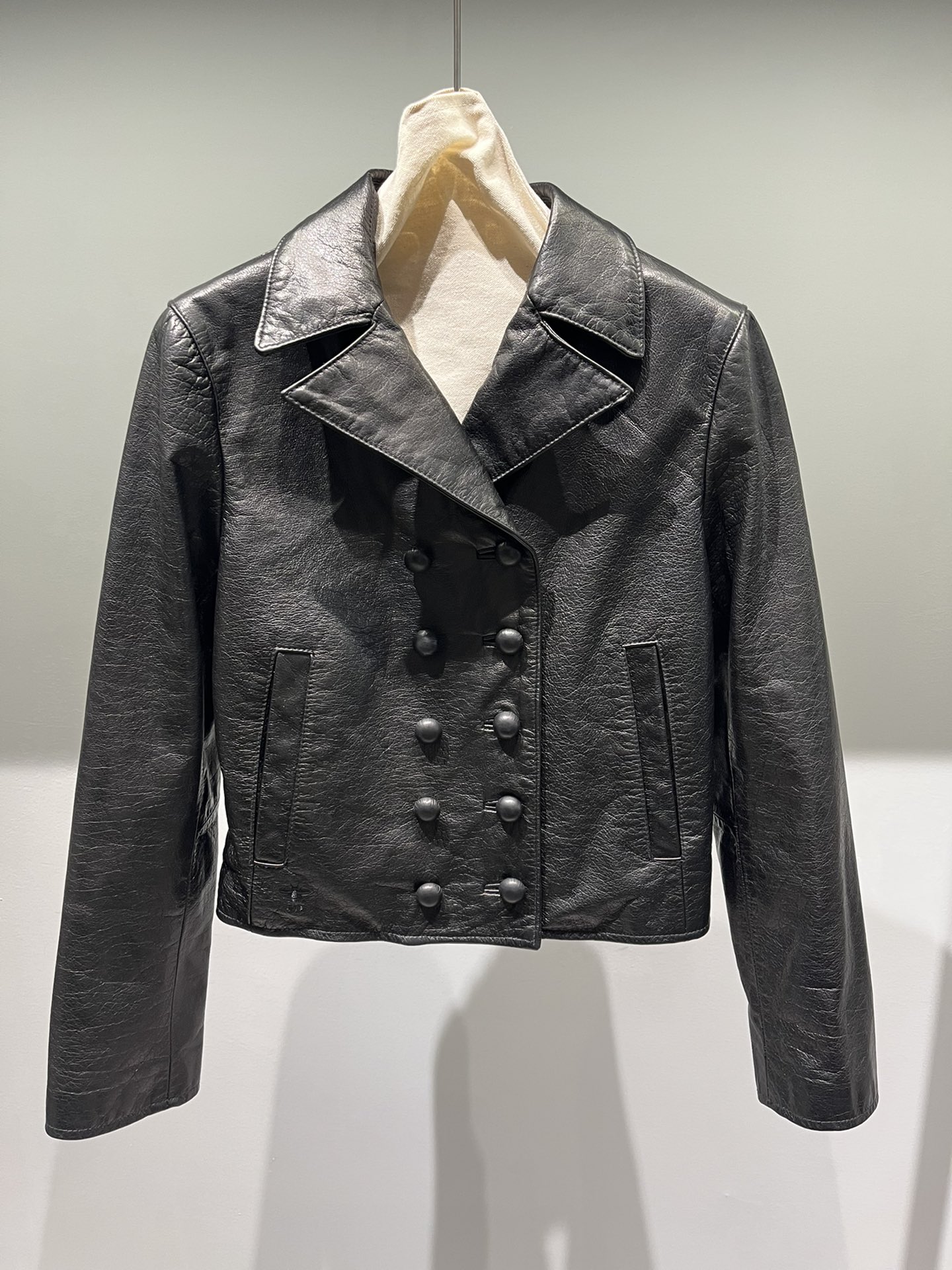 NO:721688,, Dior's new oil-waxed cowhide small jacket, slim fit and short style, original custom lining, Dior-clothing, dior, dior, jackets & coats, cowhide,19860909,Dior新款油蜡牛皮小外套,偏修身短小款,原版定制里布,迪奥-服装,dior,dior,jackets & coats,cowhide,,Women's clothing