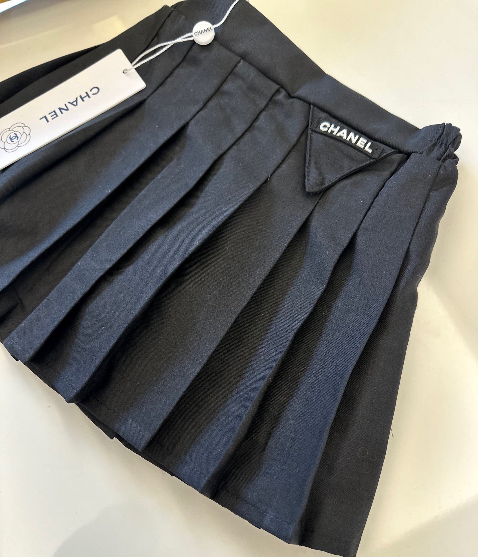 Chanel Knitwear Collection: Sweaters, Shirts, Skirts – Long-Term Availability - 图片 5