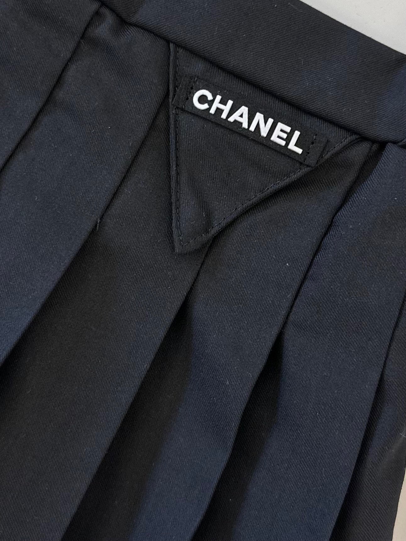 Chanel Knitwear Collection: Sweaters, Shirts, Skirts – Long-Term Availability - 图片 4