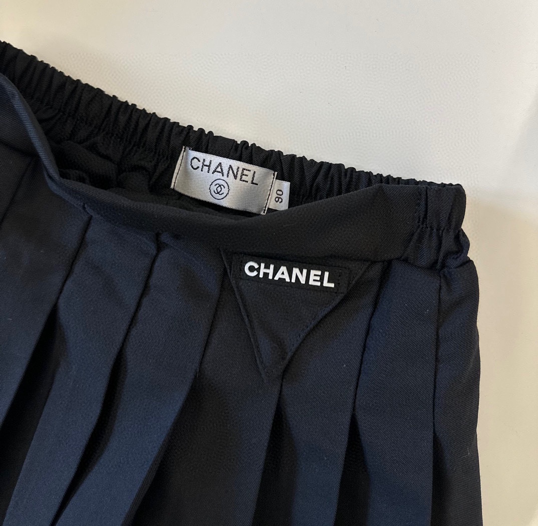 Chanel Knitwear Collection: Sweaters, Shirts, Skirts – Long-Term Availability - 图片 6