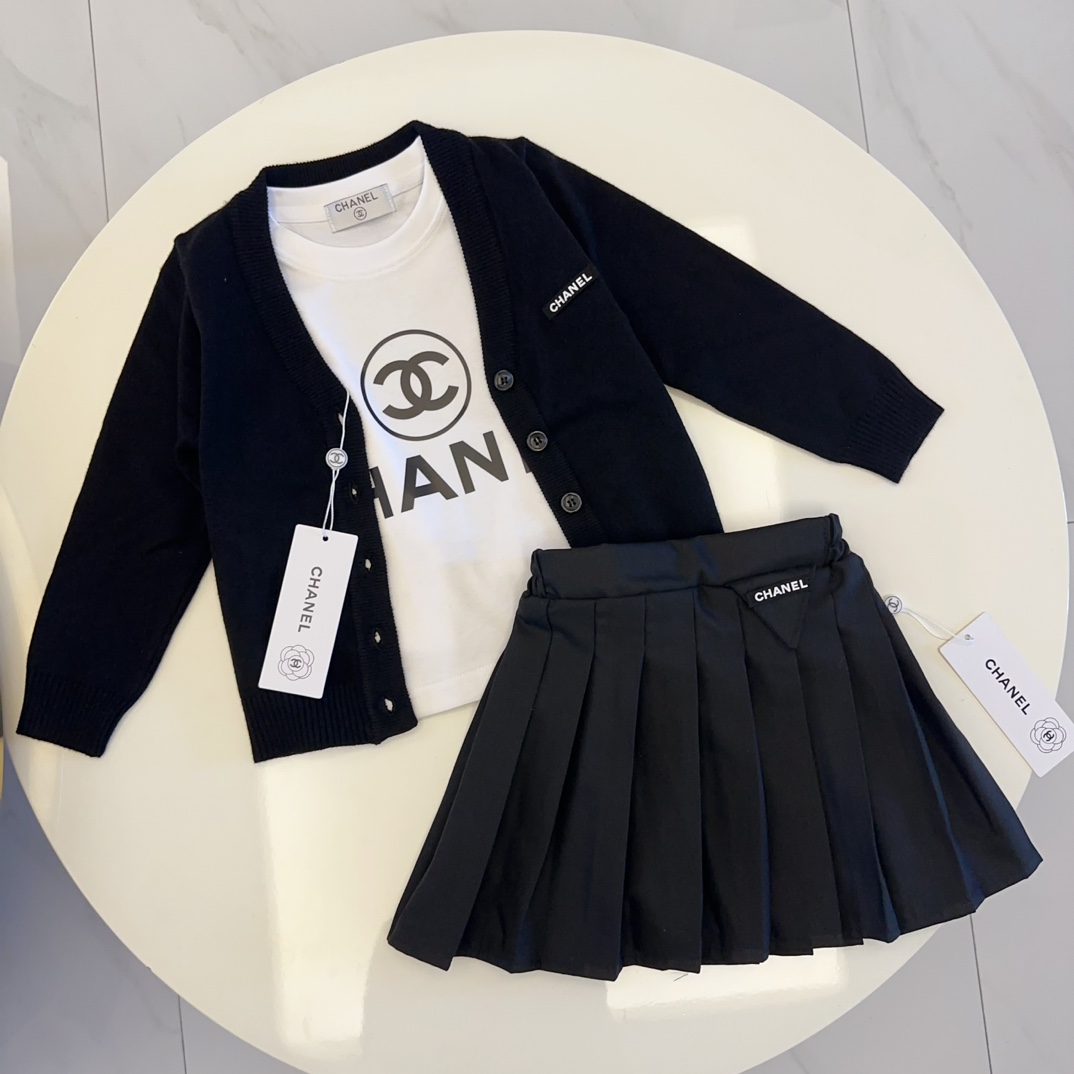 Chanel Knitwear Collection: Sweaters, Shirts, Skirts – Long-Term Availability - 图片 2
