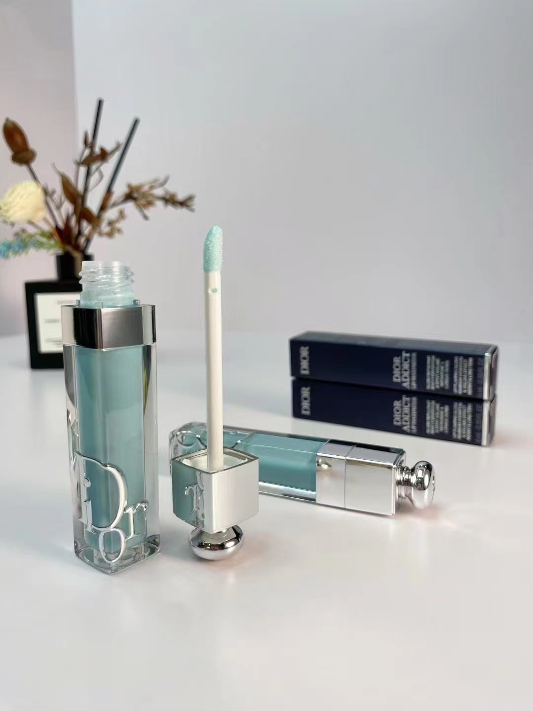 70。迪奥魅惑丰唇蜜6ml
🔜 高质量❗️2⃣4️⃣色：001#，003#，004#，007#，009#，010#，012#，015#，018#，019#，020#，021#，022#，024#，028#，029#，037#，038#，039#，061#，062#，063#，065#。
【新增色号】​010+019
迪奥丰唇蜜6ml 正装
​色号：001+003+004+007+009+010+012
015+018+019+020+021+022+024+026
028+029+037+038+039+061+062+063
065+203