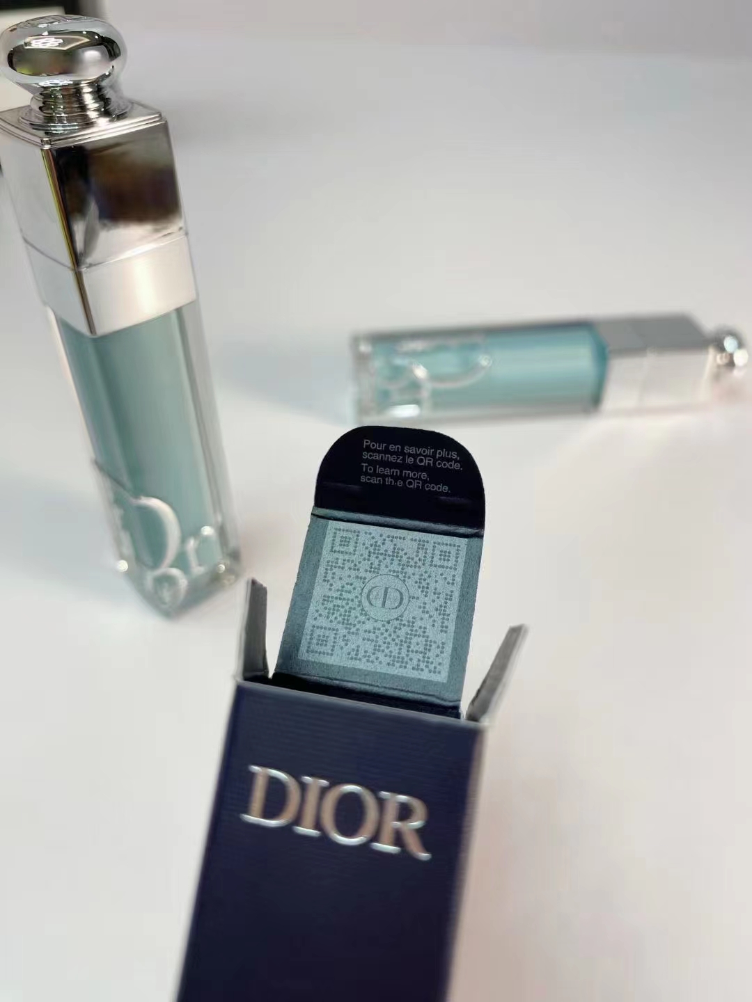 70。迪奥魅惑丰唇蜜6ml
🔜 高质量❗️2⃣4️⃣色：001#，003#，004#，007#，009#，010#，012#，015#，018#，019#，020#，021#，022#，024#，028#，029#，037#，038#，039#，061#，062#，063#，065#。
【新增色号】​010+019
迪奥丰唇蜜6ml 正装
​色号：001+003+004+007+009+010+012
015+018+019+020+021+022+024+026
028+029+037+038+039+061+062+063
065+203