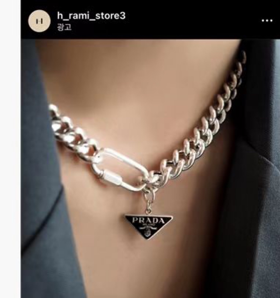 Luxurious Prada Necklace: ¥540 Triangular Design with Stylish Money Chain & Invincible Dentures - 图片 1