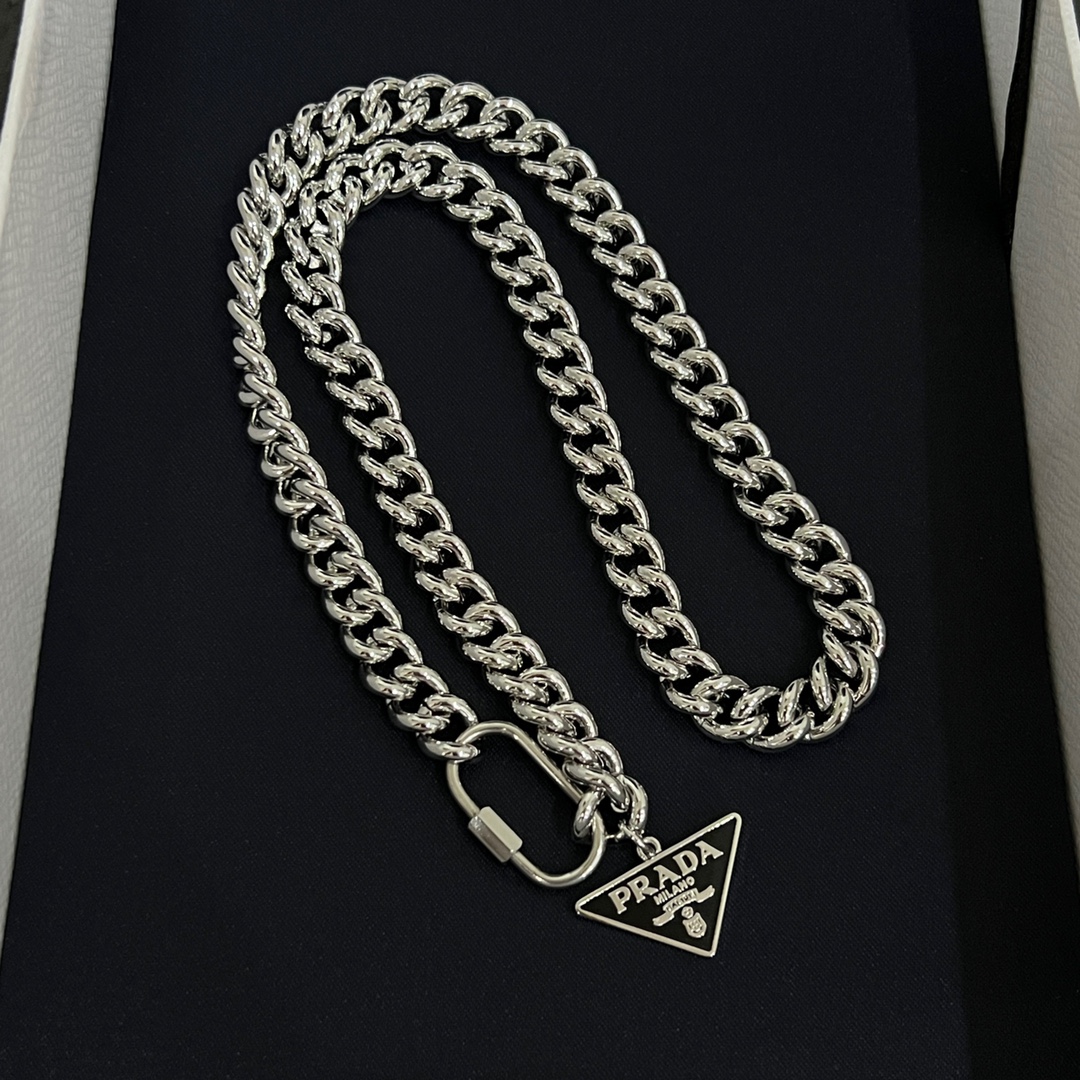 Luxurious Prada Necklace: ¥540 Triangular Design with Stylish Money Chain & Invincible Dentures - 图片 6