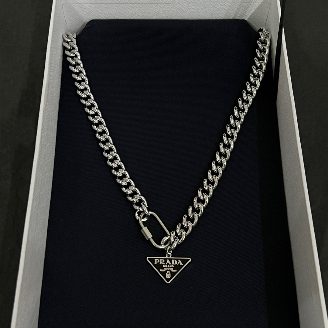 Luxurious Prada Necklace: ¥540 Triangular Design with Stylish Money Chain & Invincible Dentures - 图片 4