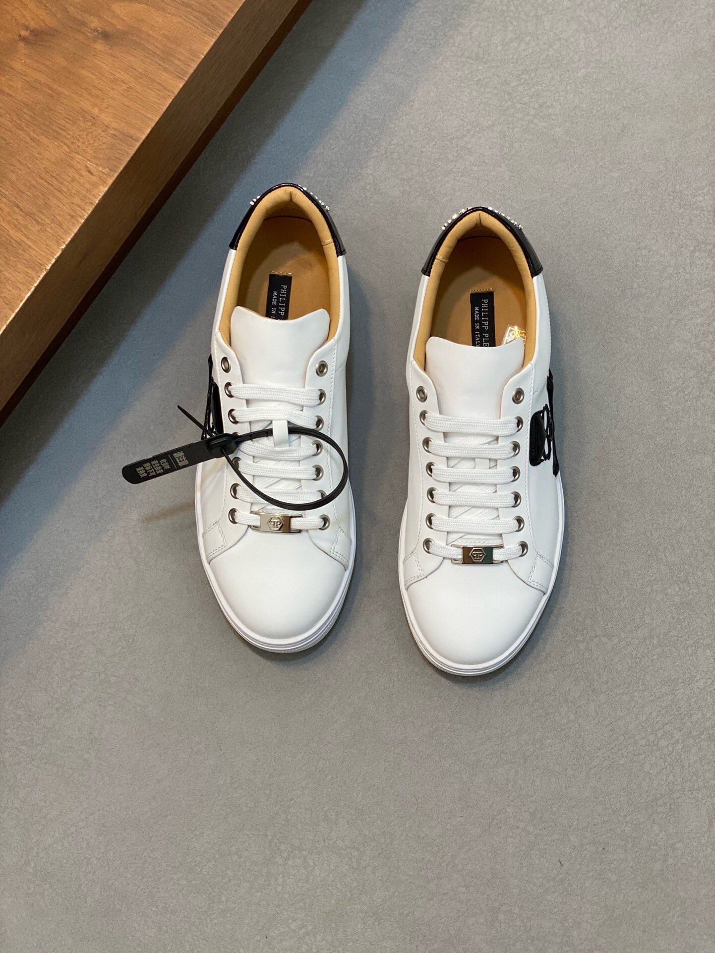 NO:218891,Brand PHILIPP PLEIN Color original color matching Number of 39-44 Custom made 38.45 Price Material Philip Purant's latest original replica!  Original single boutique fashion sneakers are first-class in workmanship, with soft cowhide upper splicing. Perfect combination, imported water-dyed cowhide foot pads@suitable for all kinds of travel, rubber sole non-slip and wear-resistant, qp Philip casual shoes, PHILIPP PLEIN, sneakers, cowhide19860909品牌PHILIPP PLEIN 颜色原版配色 码数39-44定做38.45 价格 材质菲利普·普兰最新款原版复刻！原单精品时尚运动鞋做工一流,鞋面柔软牛皮拼接.完美结合、进口水染牛皮垫脚@适合各种出行,橡胶大底防滑耐磨,qp 菲利普 休闲鞋,PHILIPP PLEIN,sneakers,cowhide,Men's shoes