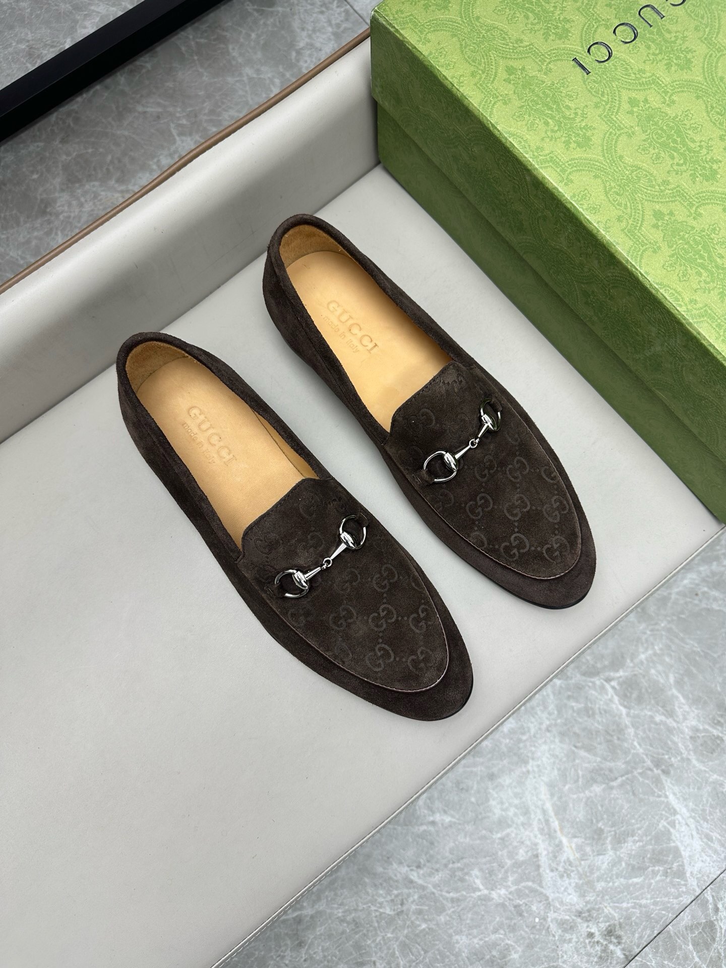 NO:219053,Brand G U C C I color original color matching Number 39-44 Customized 38.45.46 Price Material Guqi new style Business formal leather shoes!  Quality please see the details Classic simple design Pure Goodyear hand-crafted and rigorous fine upper imported handmade cowhide leather to create fashionable headline cowhide inner high-end customization Original special supply (real leather sole) high quality Worth owning, Guqi leather shoes, cowhide, Leather soles19860909品牌G U C C I 颜色原版配色 码数39-44定做38.45.46 价格 材质古奇新款 商务正装皮鞋！质量请看细节经典简约设计纯固特异手工严谨精细鞋面进口手工牛皮制作打造出时尚头条牛皮内里高端定制 原版特供（真皮大底）高品质 值得拥有,古奇 皮鞋,cowhide,Leather soles,Men's shoes