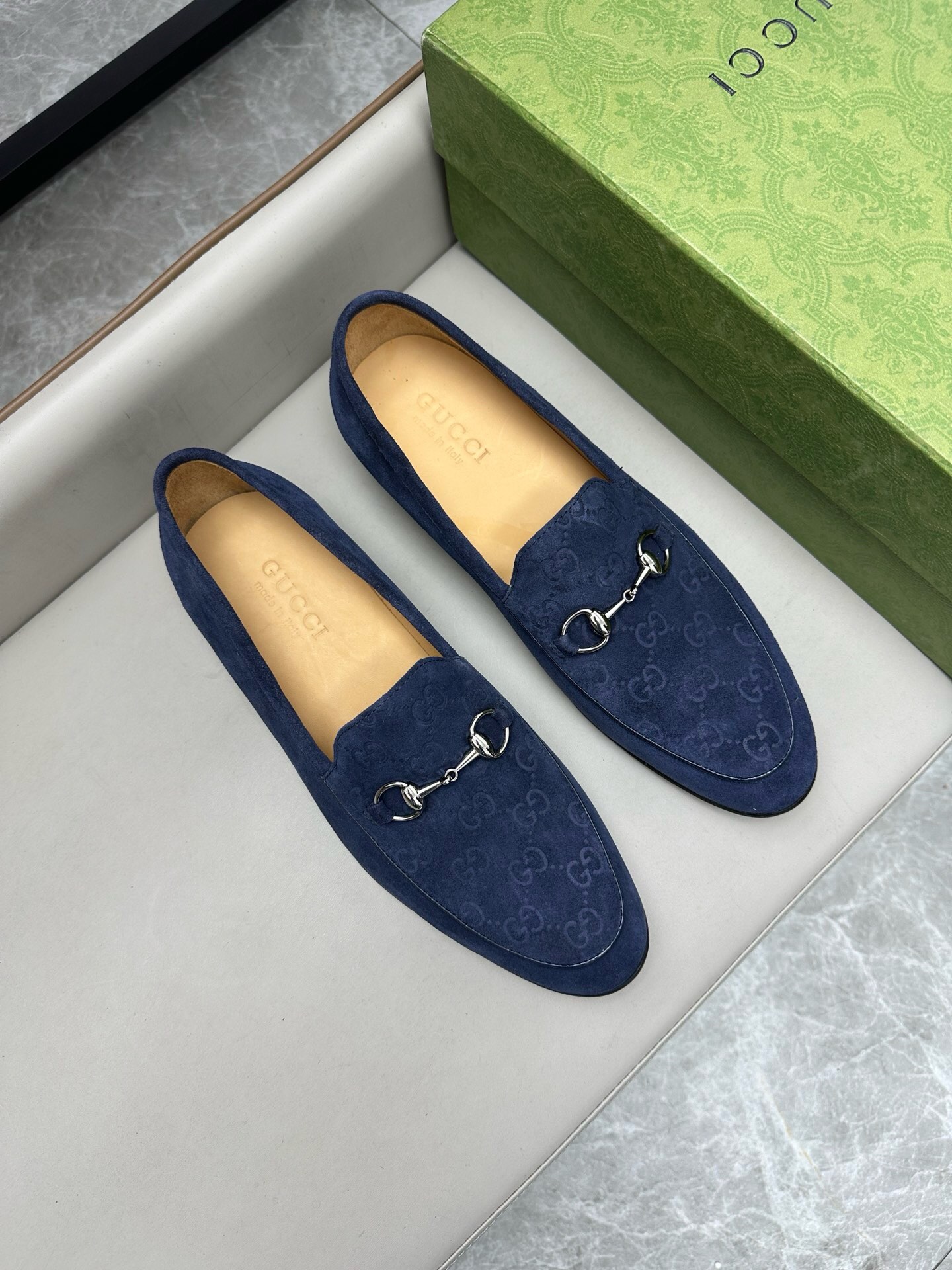 NO:217368,Brand G U C C I color original color matching Number 39-44 Customized 38.45.46 Price Material Guqi new style Business formal leather shoes!  Quality please see the details Classic simple design Pure Goodyear hand-crafted and rigorous fine upper imported handmade cowhide leather to create fashionable headline cowhide inner high-end customization Original special supply (real leather sole) high quality Worth owning, Guqi leather shoes, cowhide, Leather soles19860909品牌G U C C I 颜色原版配色 码数39-44定做38.45.46 价格 材质古奇新款 商务正装皮鞋！质量请看细节经典简约设计纯固特异手工严谨精细鞋面进口手工牛皮制作打造出时尚头条牛皮内里高端定制 原版特供（真皮大底）高品质 值得拥有,古奇 皮鞋,cowhide,Leather soles,Men's shoes