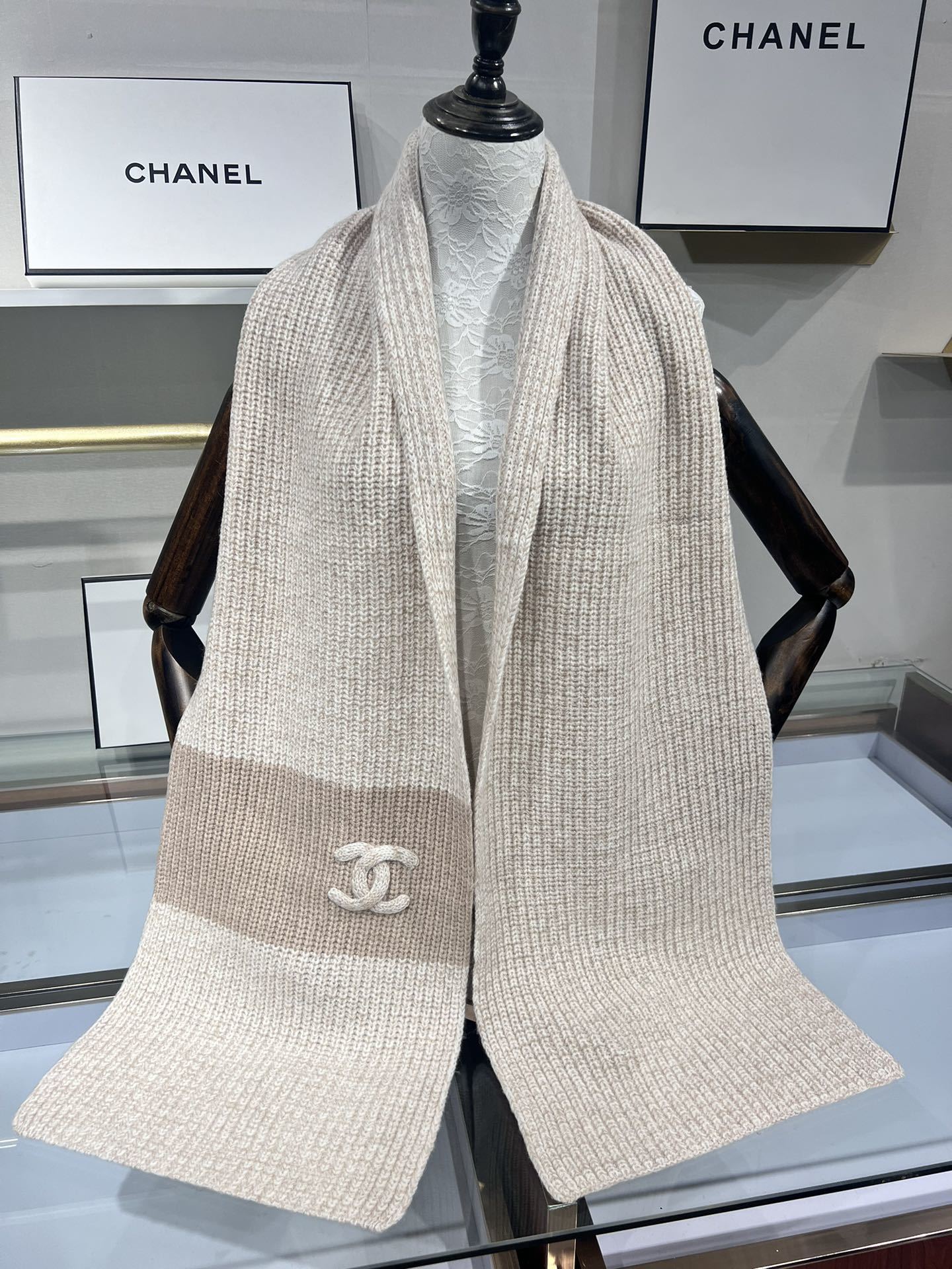 💟✨超级保暖Chanel秋冬新款!!!我能保证的是上身一定会喜欢,老友闭眼入。欢喜!!!搭配一切,HOL