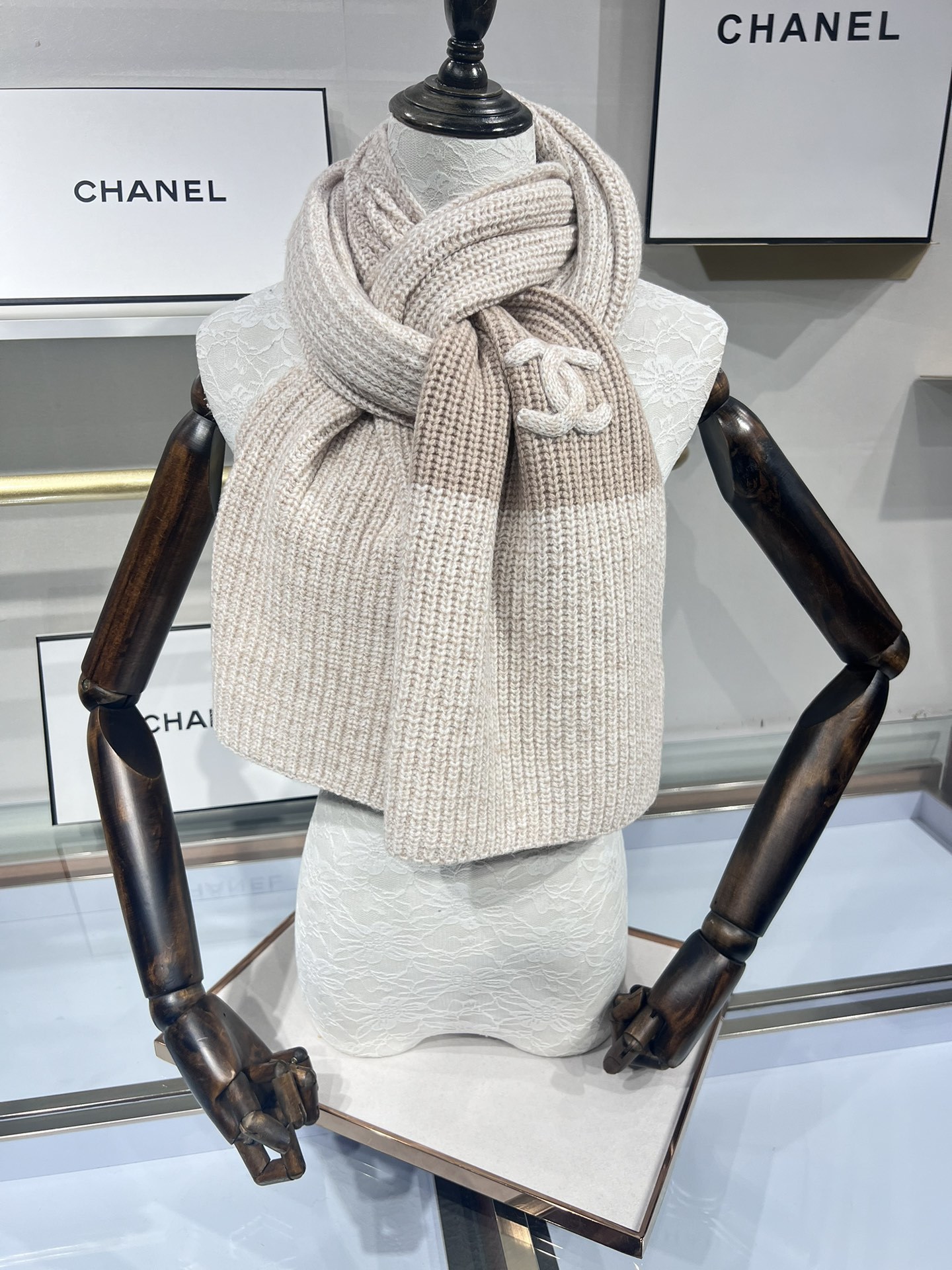 💟✨超级保暖Chanel秋冬新款!!!我能保证的是上身一定会喜欢,老友闭眼入。欢喜!!!搭配一切,HOL