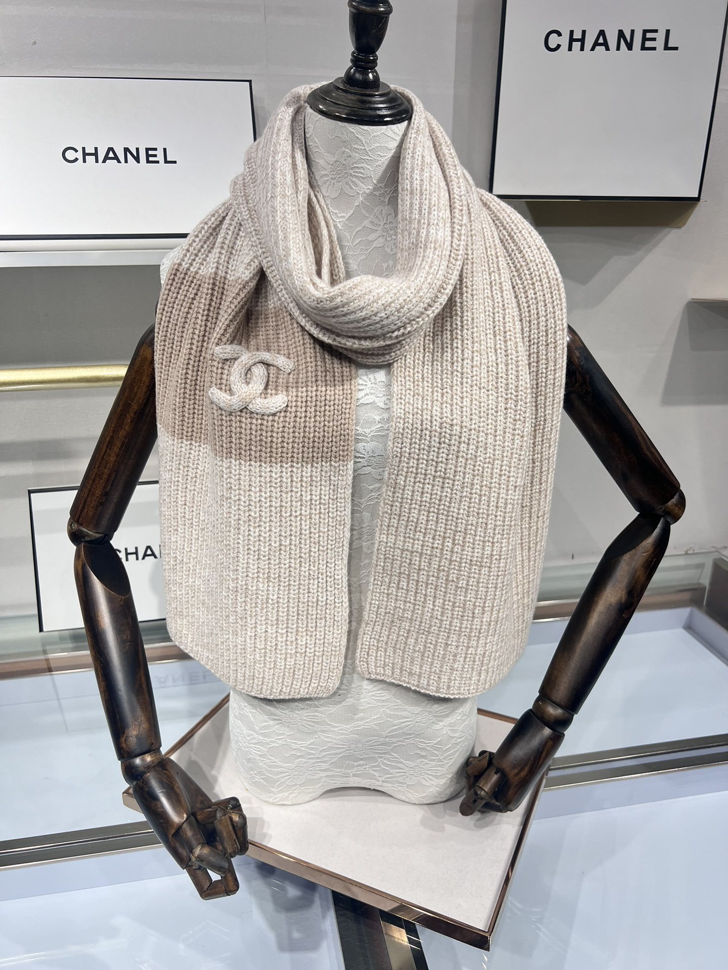 💟✨超级保暖Chanel秋冬新款!!!我能保证的是上身一定会喜欢,老友闭眼入。欢喜!!!搭配一切,HOL