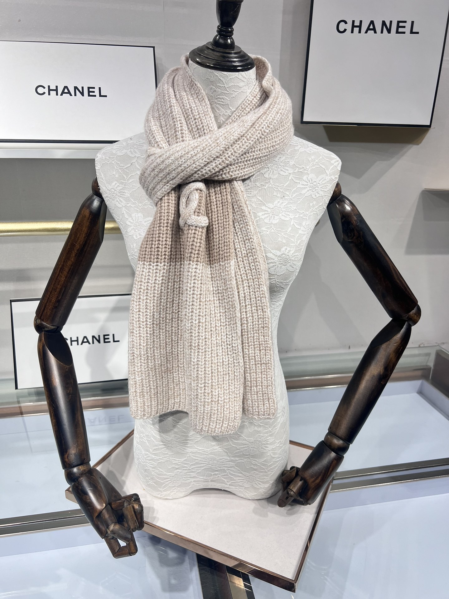 💟✨超级保暖Chanel秋冬新款!!!我能保证的是上身一定会喜欢,老友闭眼入。欢喜!!!搭配一切,HOL