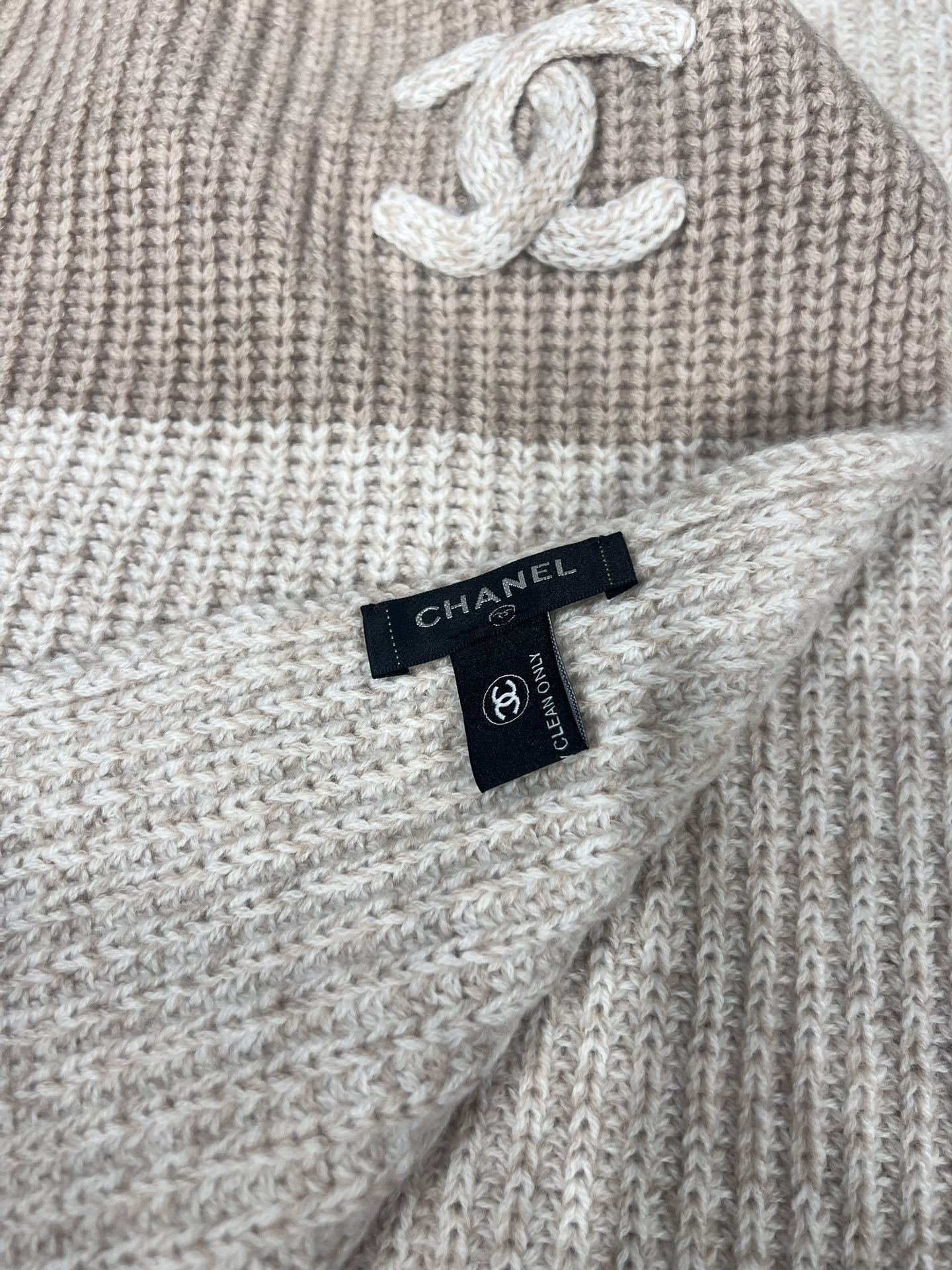 💟✨超级保暖Chanel秋冬新款!!!我能保证的是上身一定会喜欢,老友闭眼入。欢喜!!!搭配一切,HOL